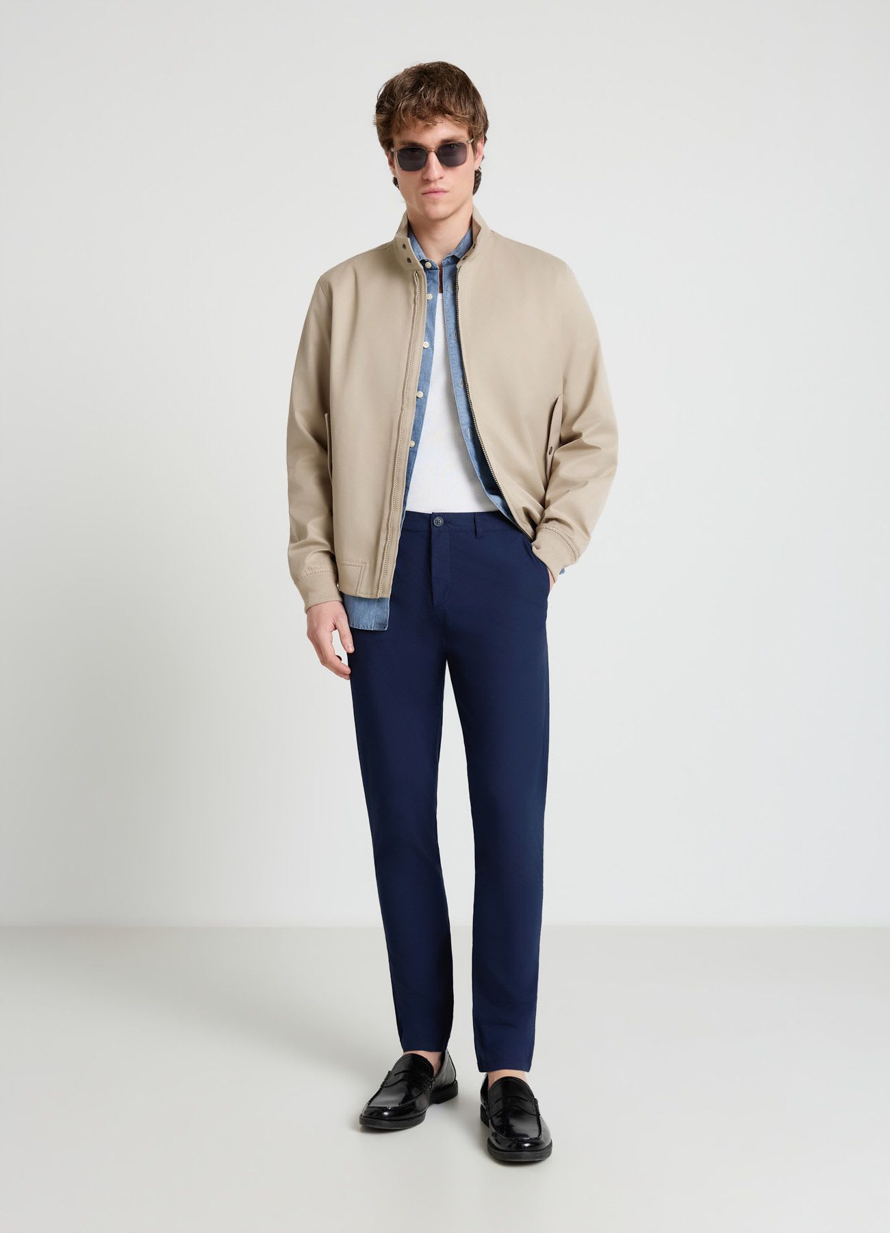 Pantaloni chino con elastico in vita