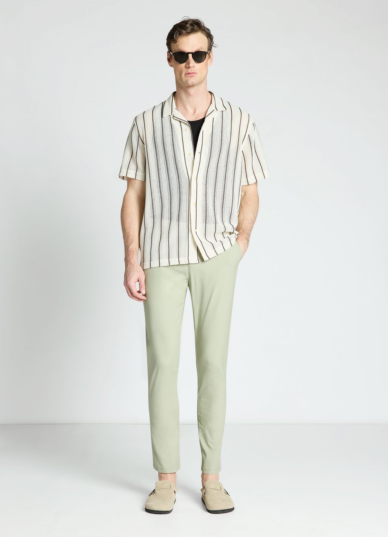 Pantaloni chino con elastico in vita