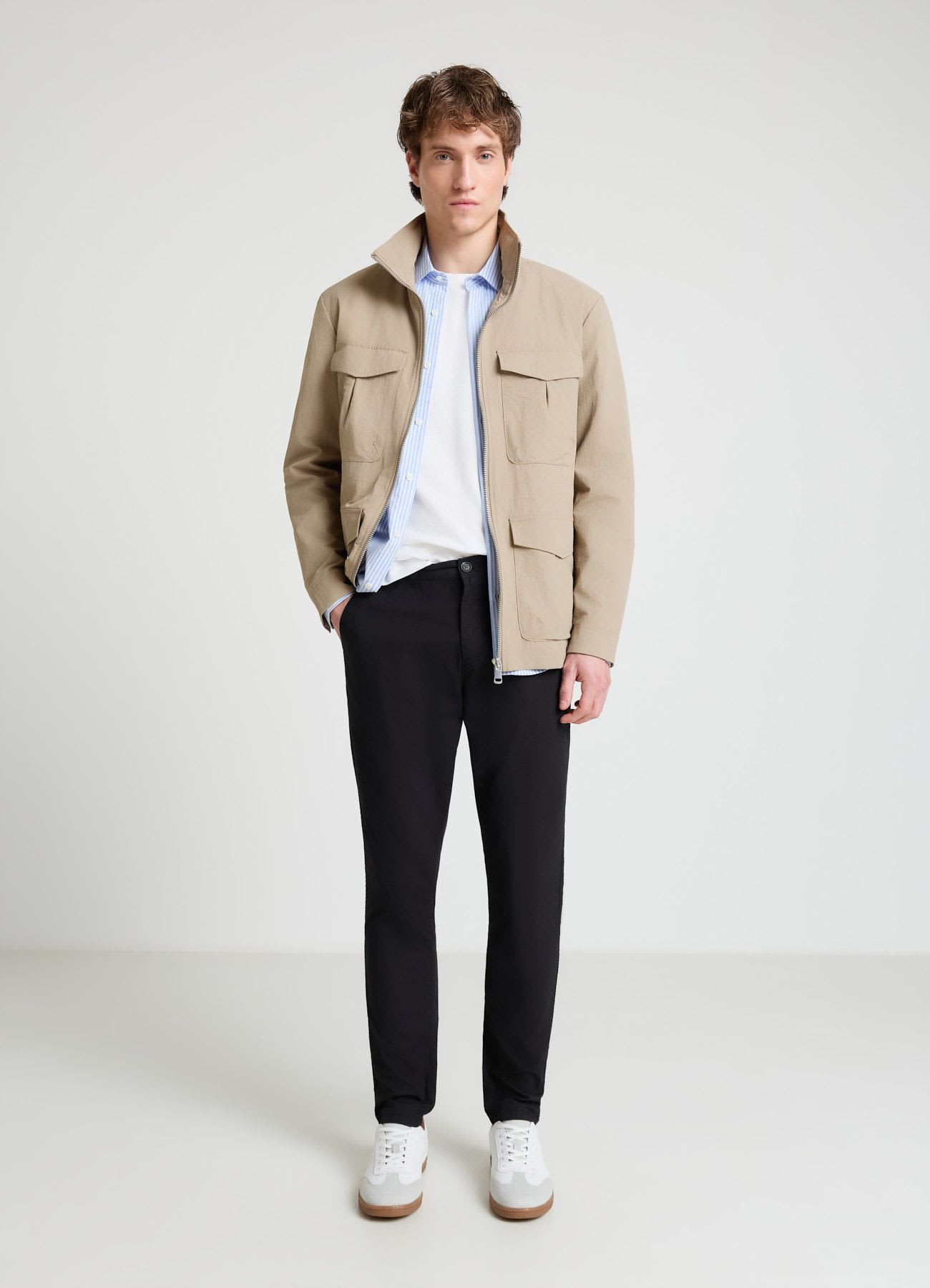 Pantaloni chino con elastico in vita