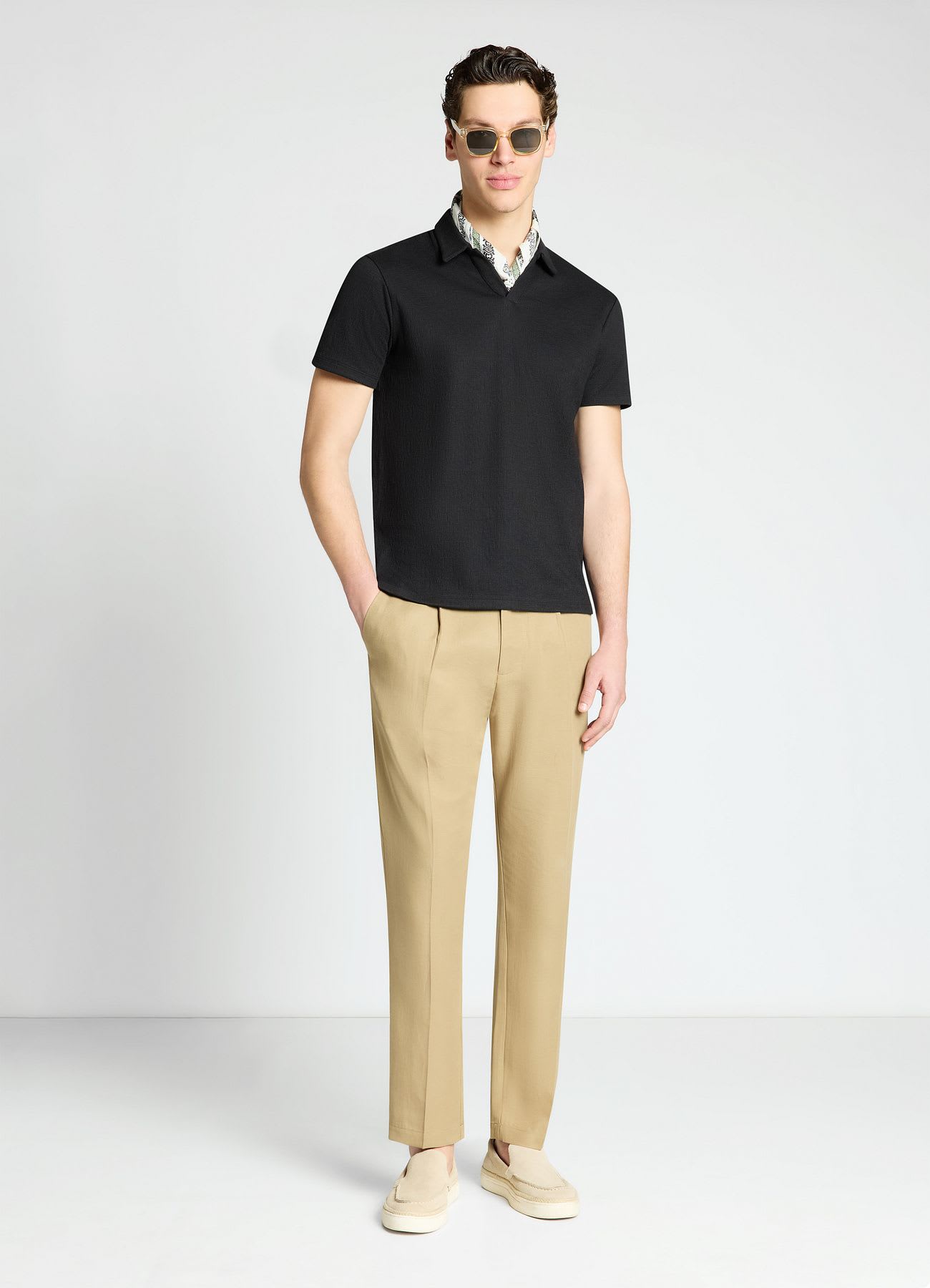 T-shirt polo con colletto e scollo a V