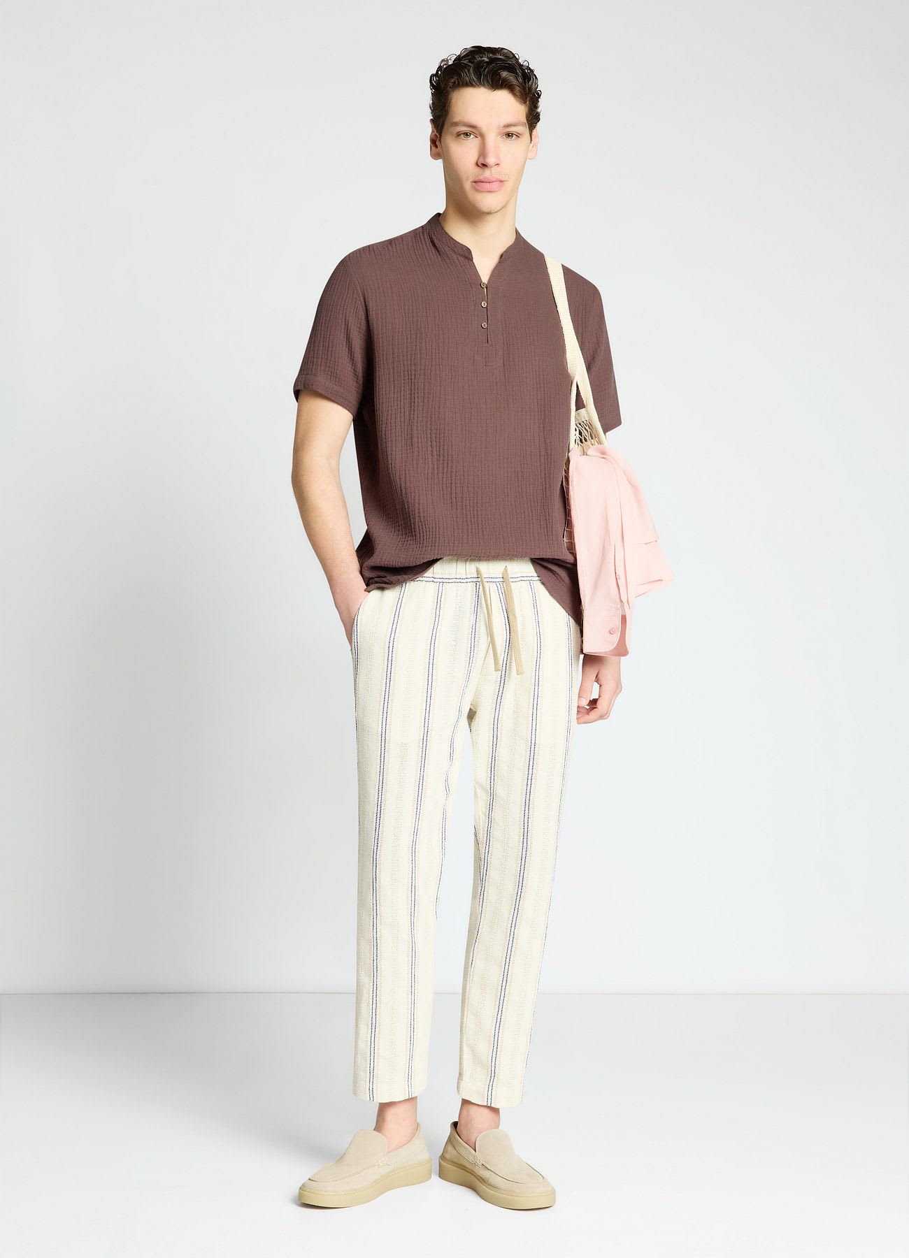 Camicia con collo alla coreana e bottoni