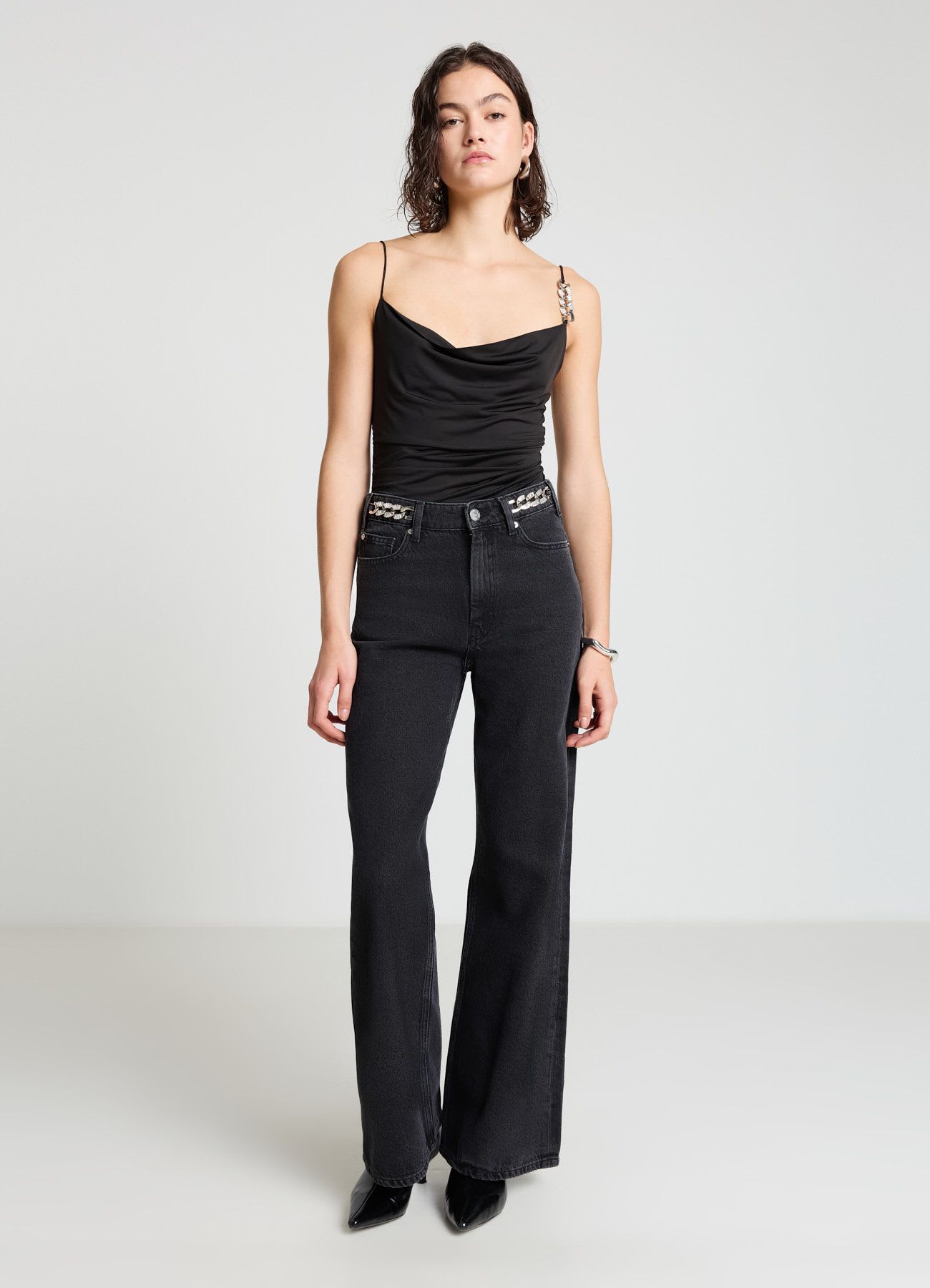 Body dettaglio catena strass