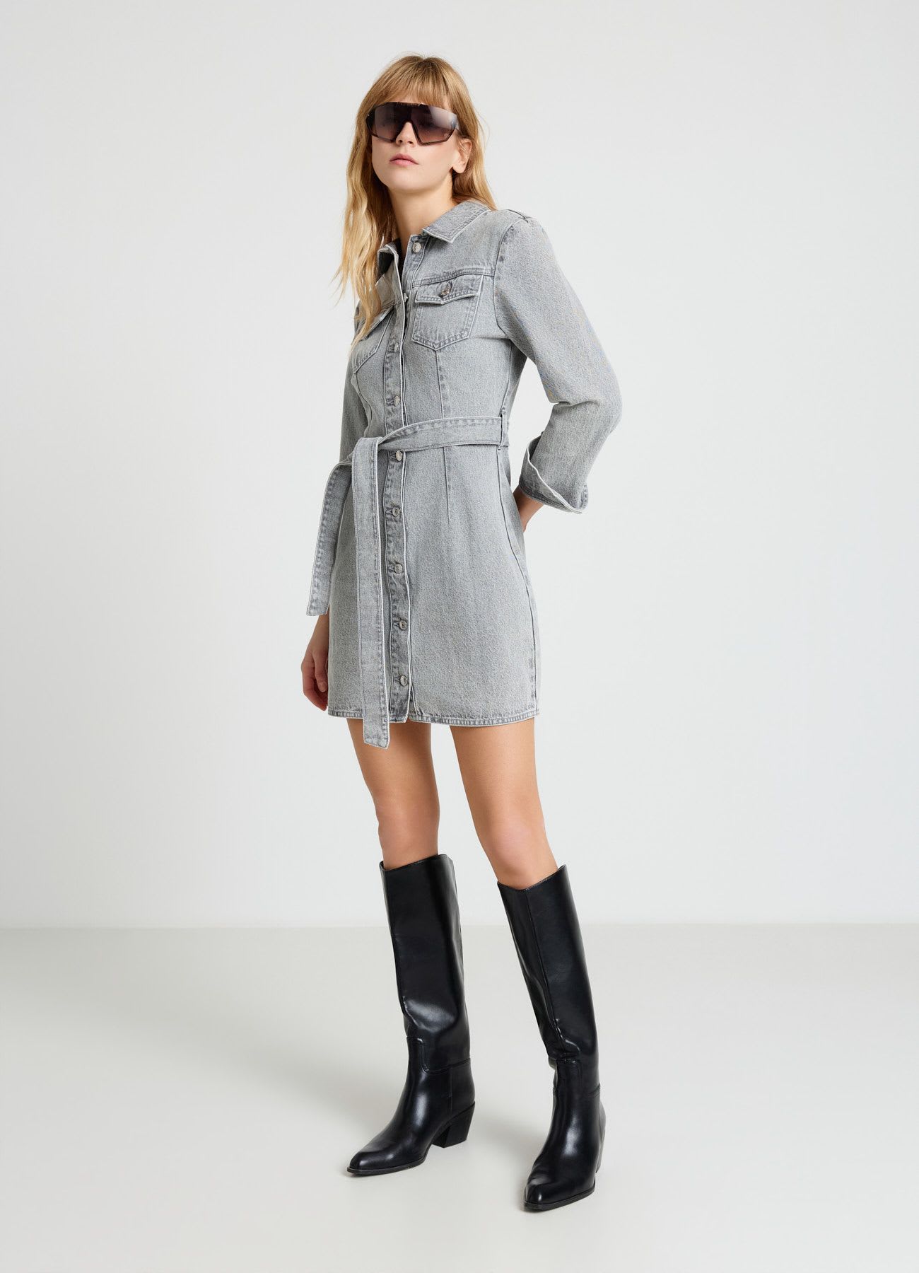 Vestito camicia con cintura e bottoni