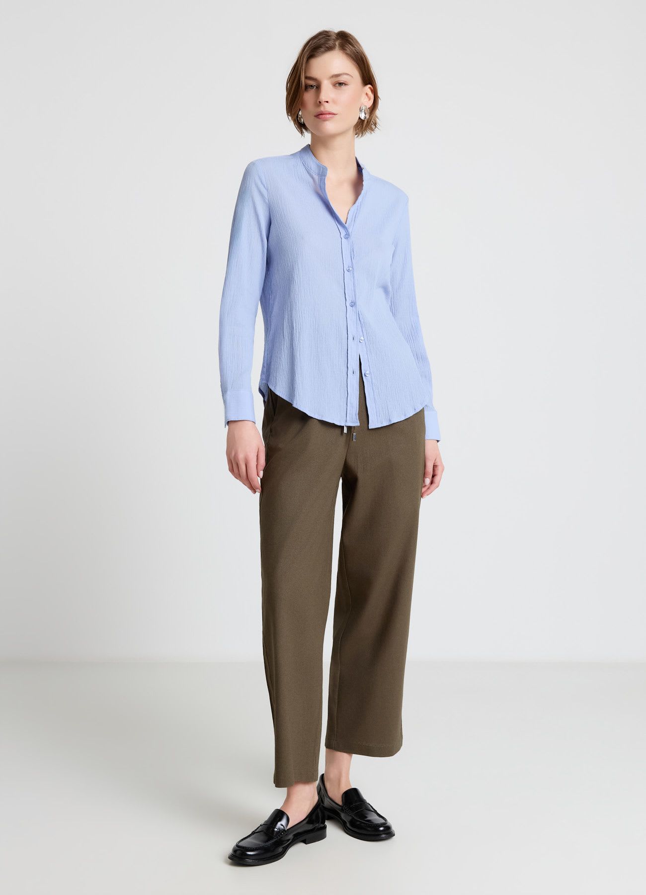 Camicia con collo alla coreana e bottoni