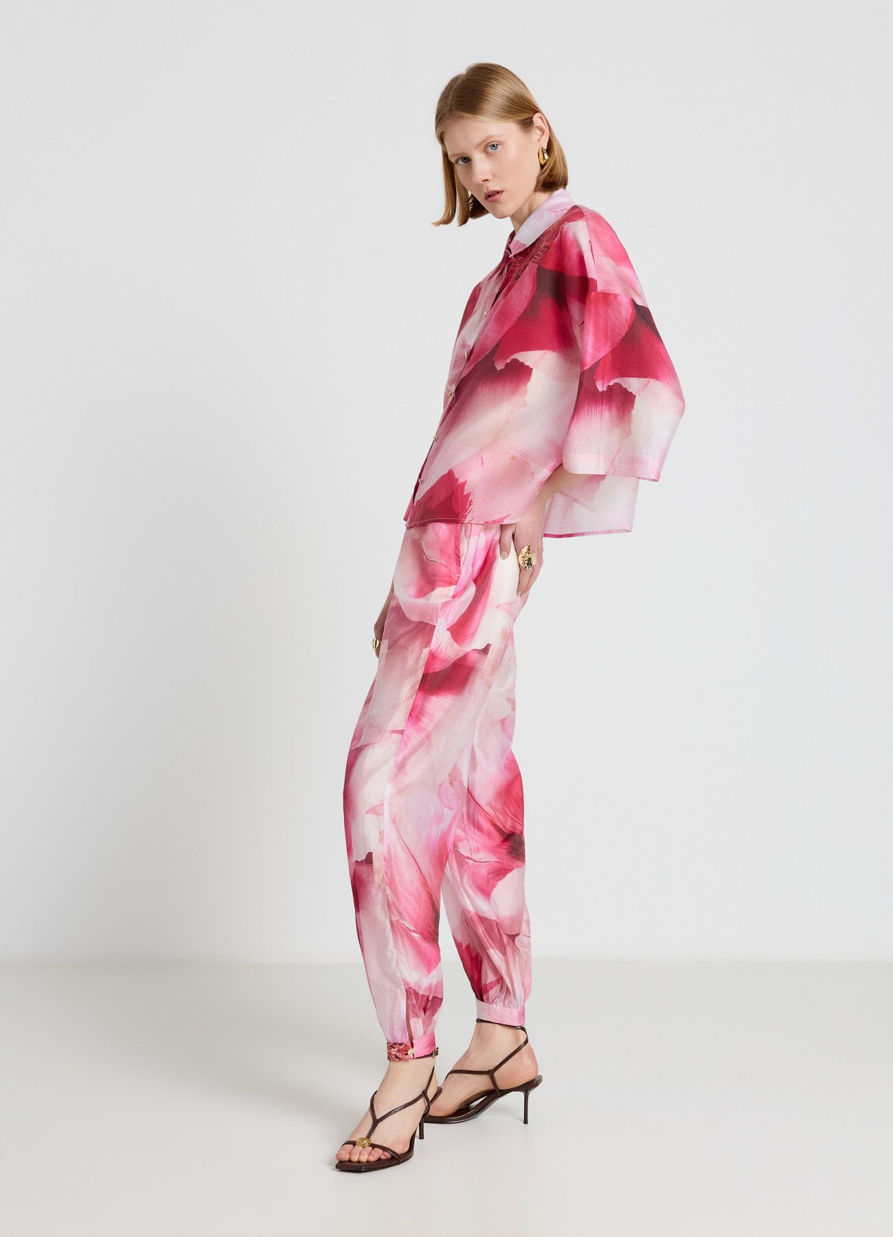 Camicia con stampa fiori e maniche kimono