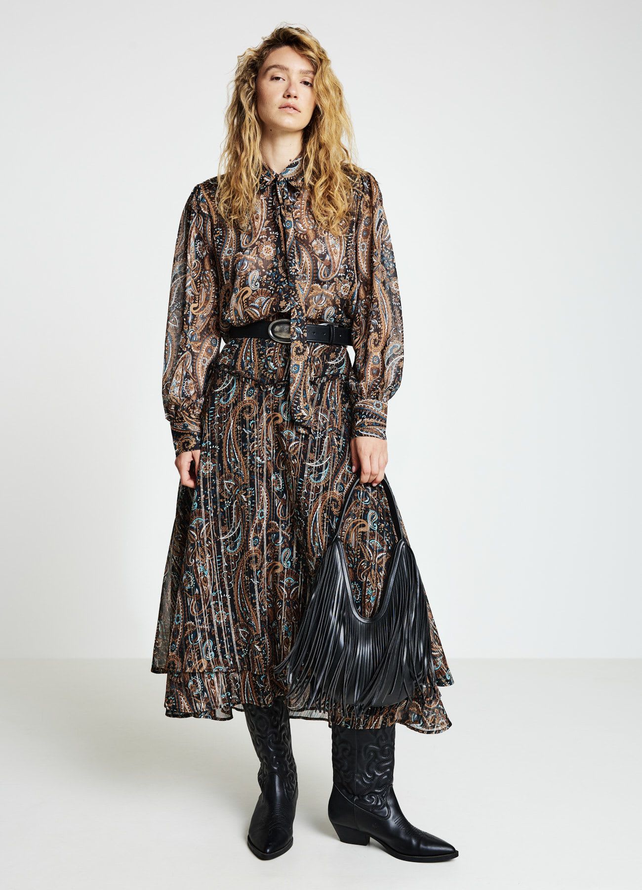 Camicia con fiocco e stampa paisley