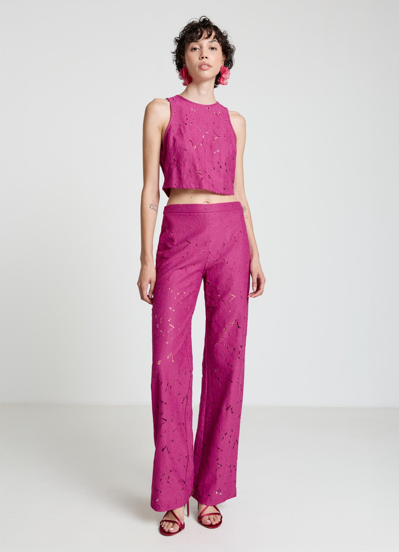 Top in pizzo con zip