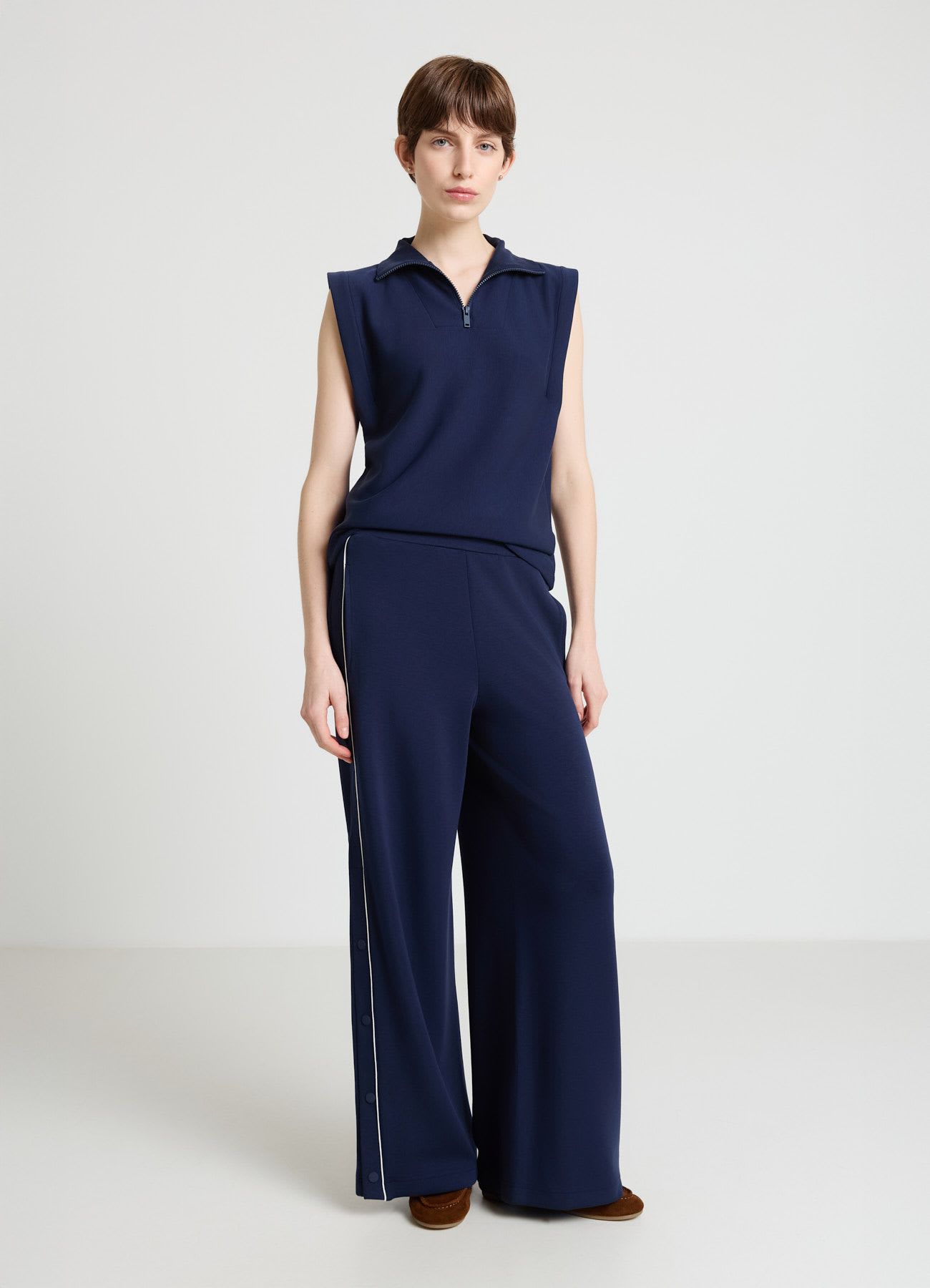 Pantaloni palazzo con bottoni laterali