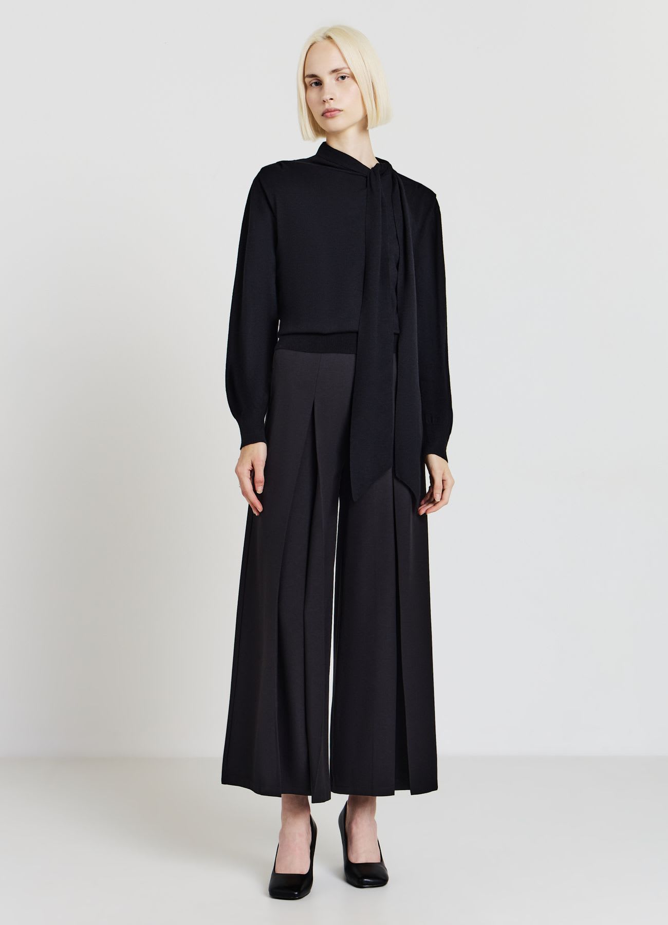 Pantaloni ampi con pieghe