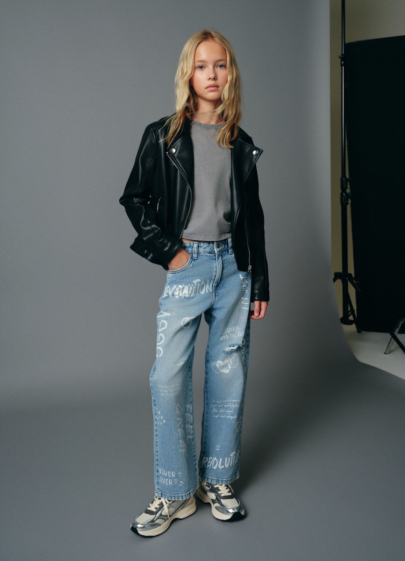 Jeans wide leg con scritte