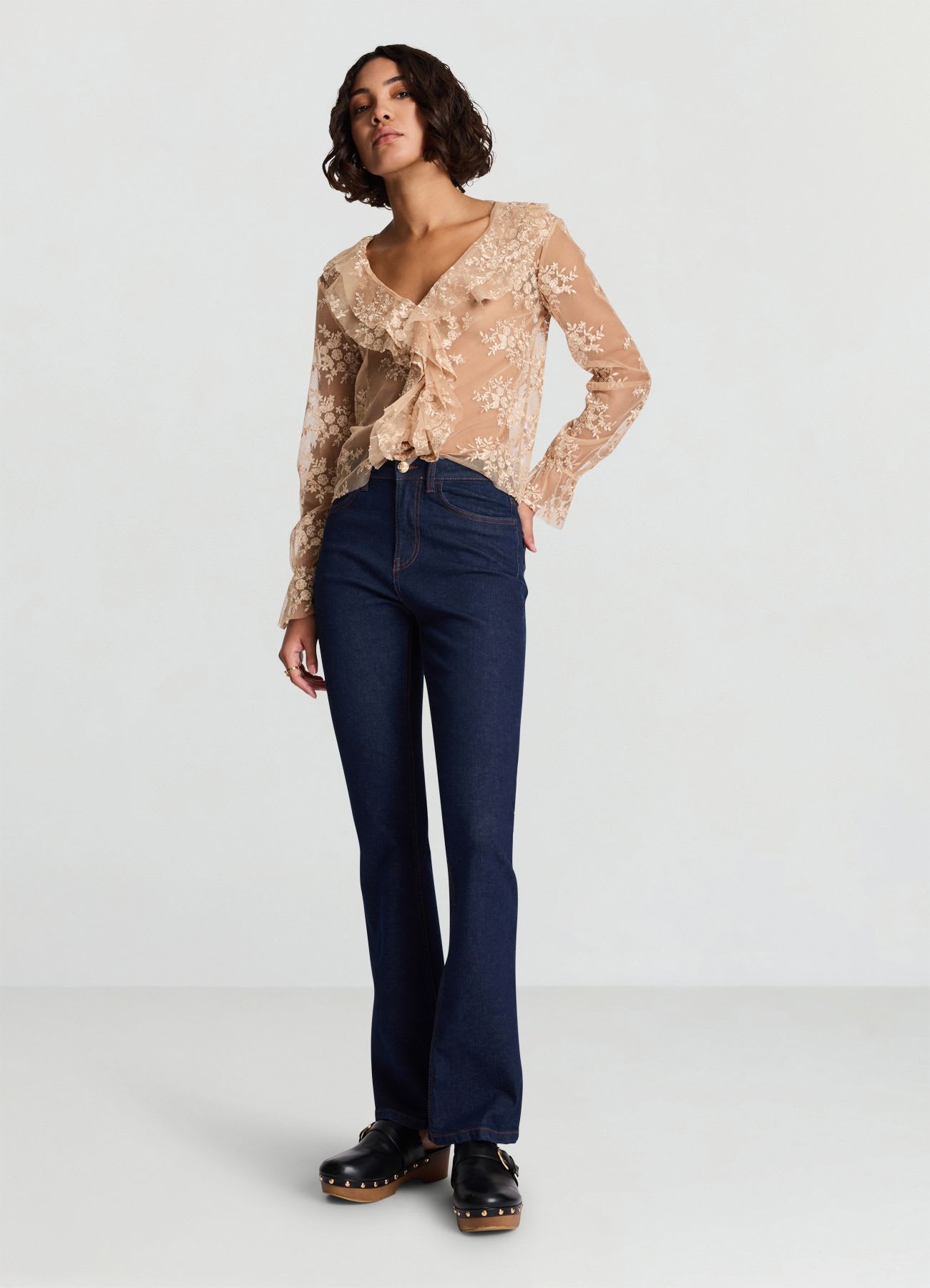 Blusa trasparente con rouches e pizzo