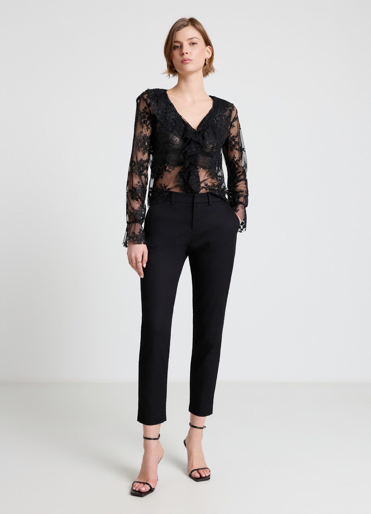 Blusa trasparente con rouches e pizzo