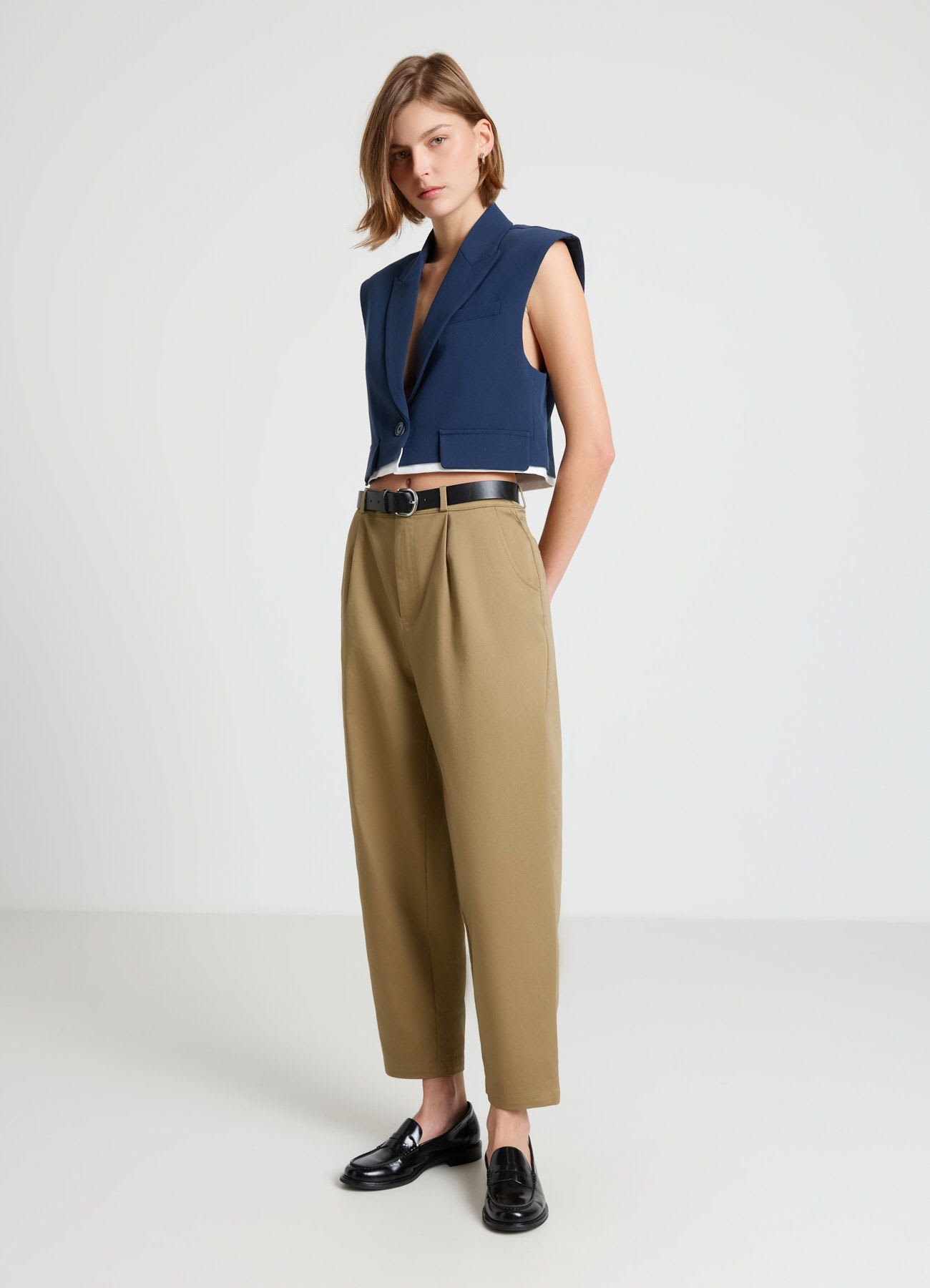 Pantaloni carrot in cotone rasatello