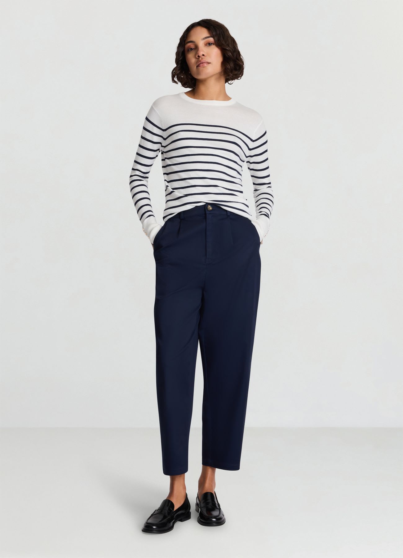 Pantaloni carrot in cotone rasatello