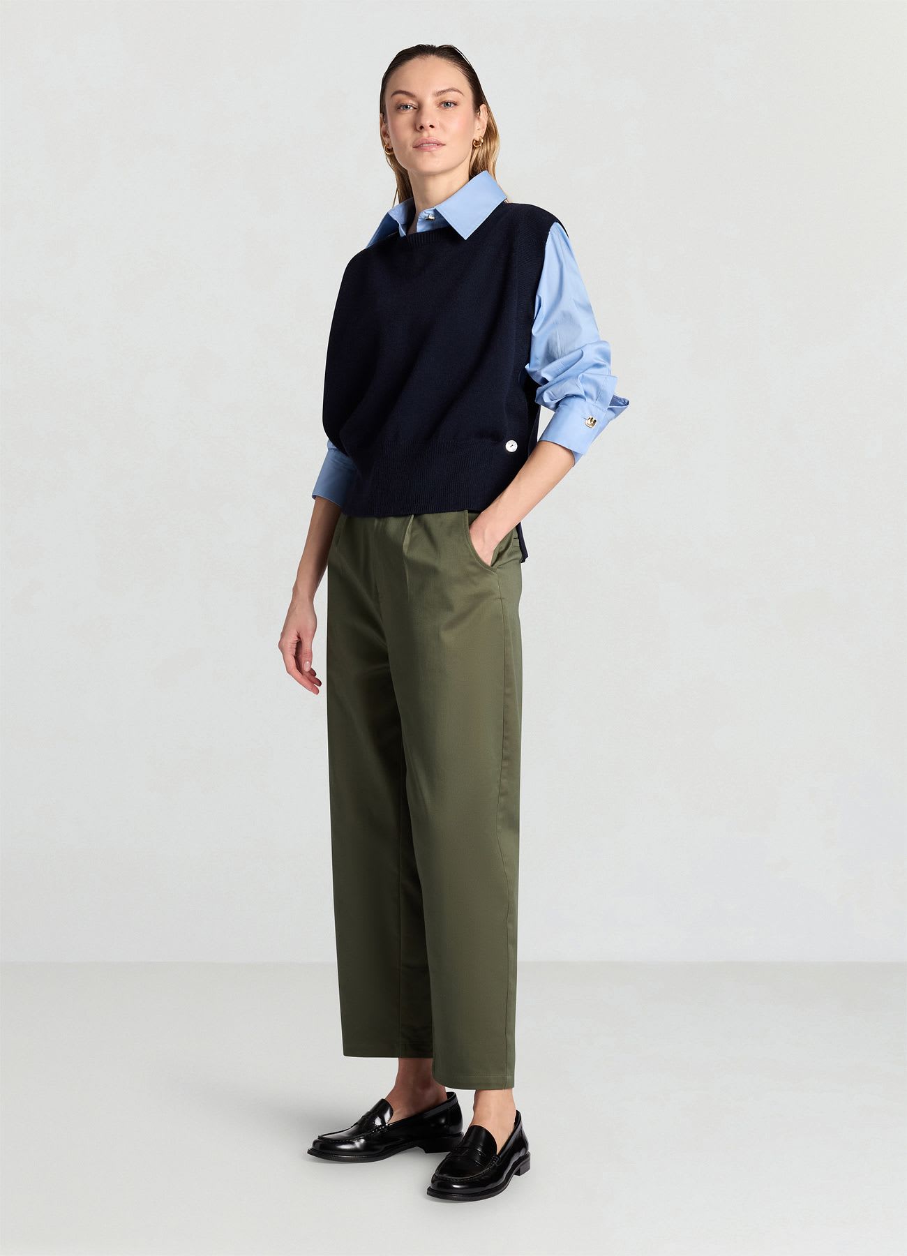 Pantaloni carrot in cotone rasatello
