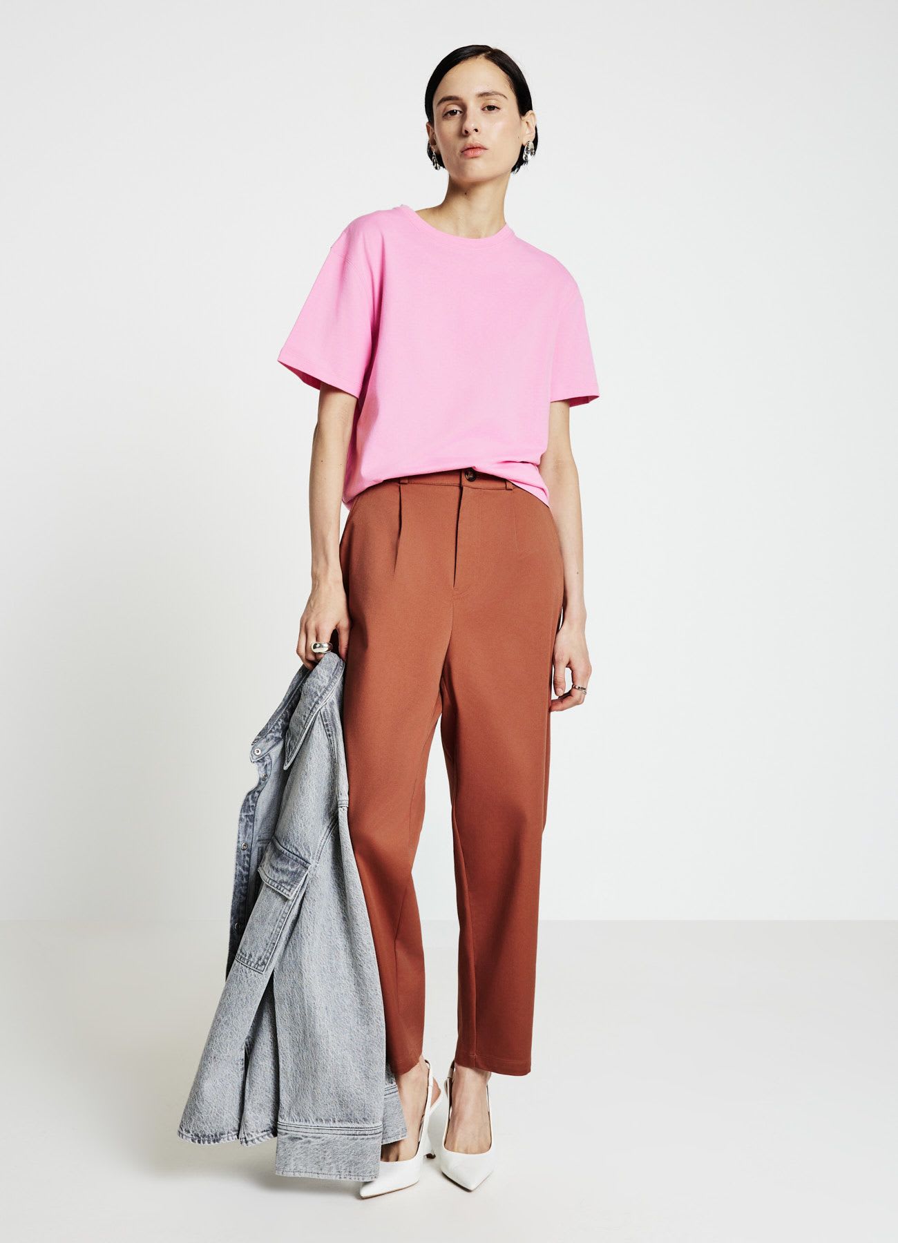 Pantaloni carrot in cotone rasatello