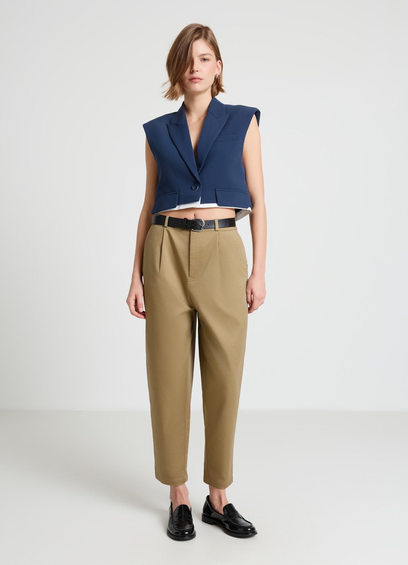 Gilet corto con revers e pattine