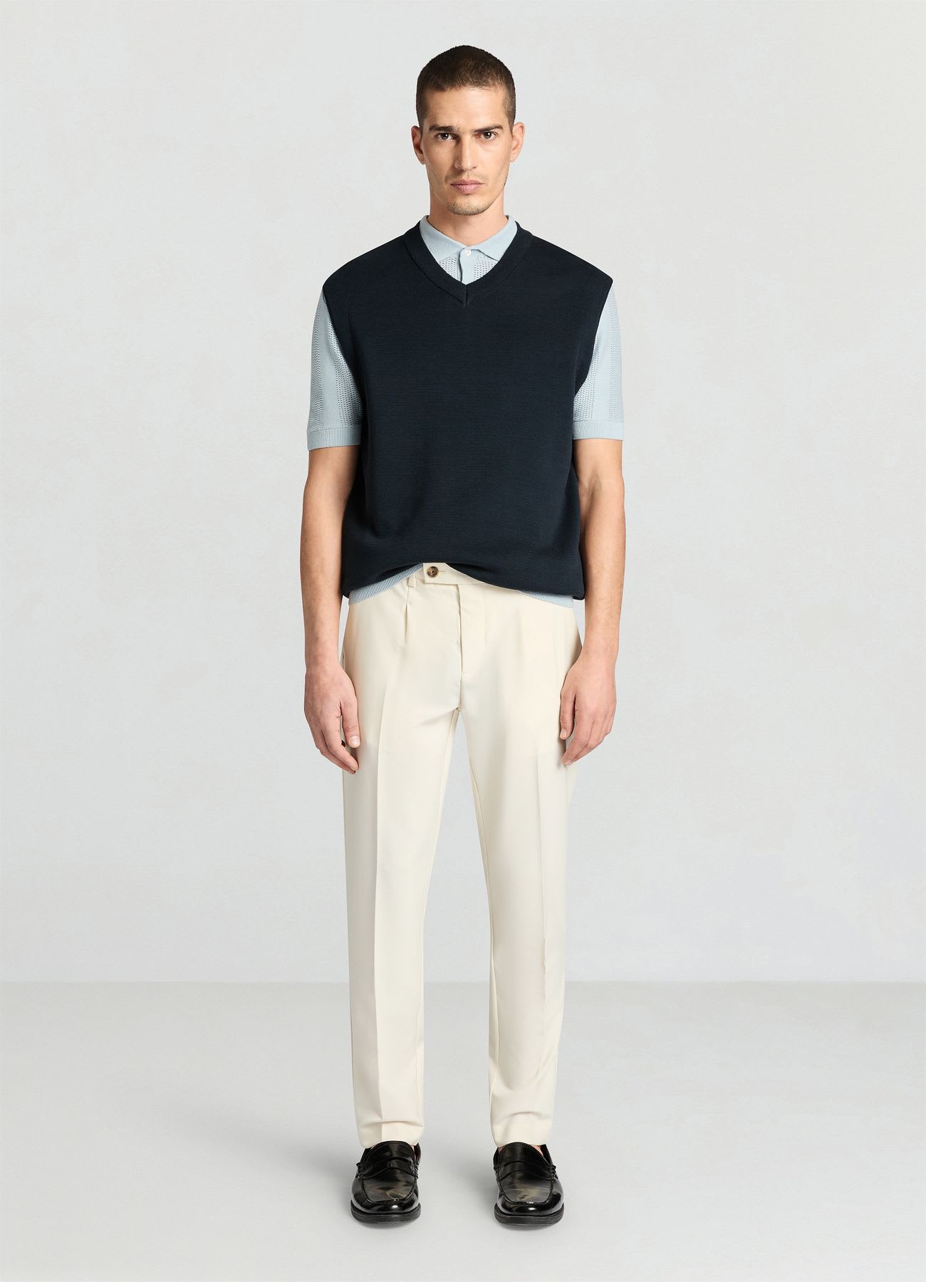 Pantaloni con pinces e tasche americane