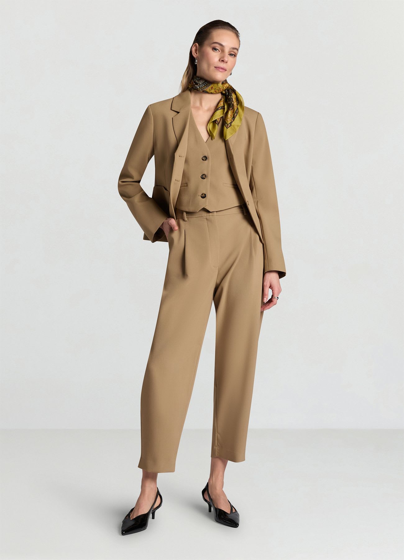 Gilet corto con bottoni