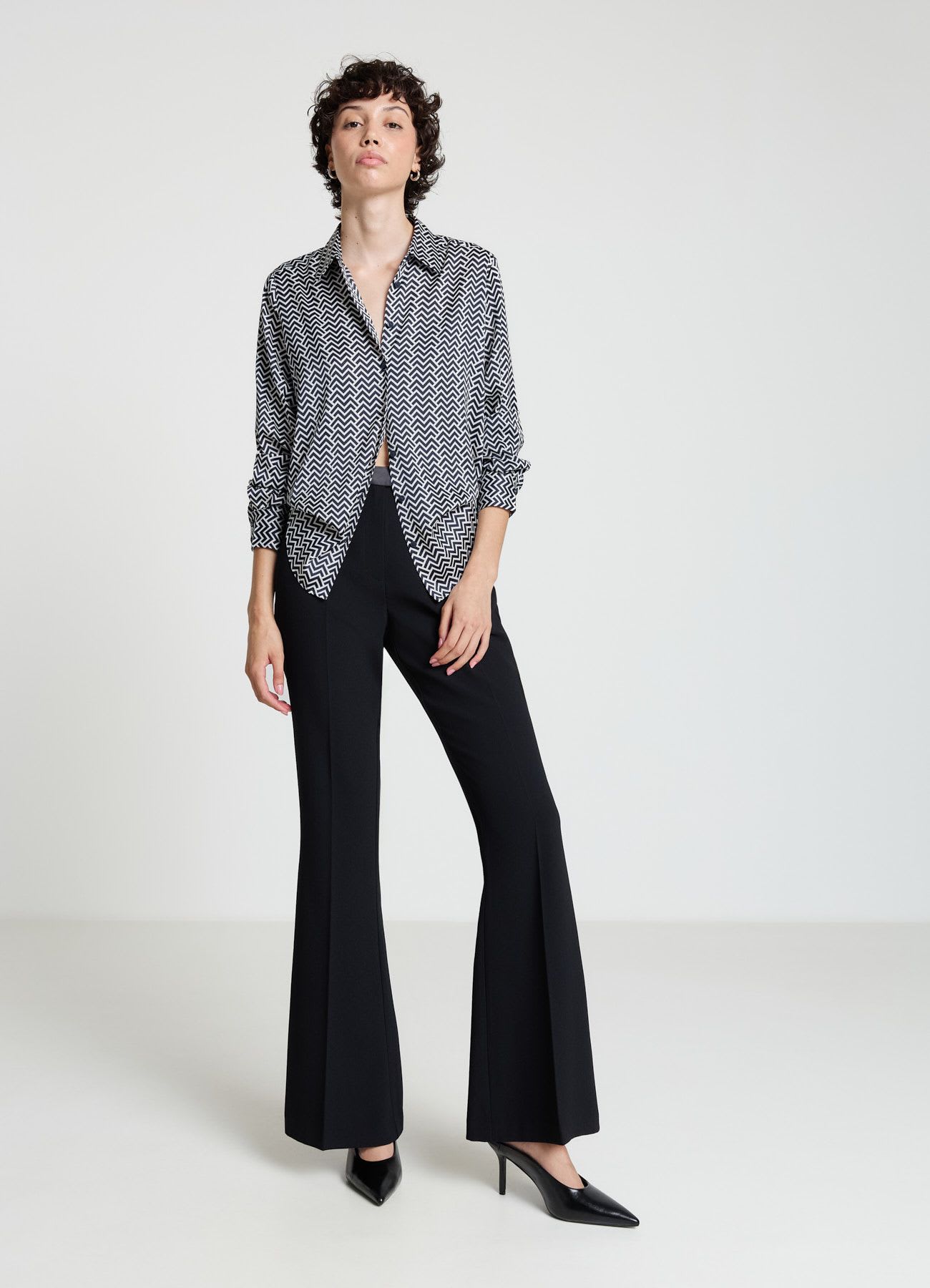 Camicia classica similsatin stampa chevron
