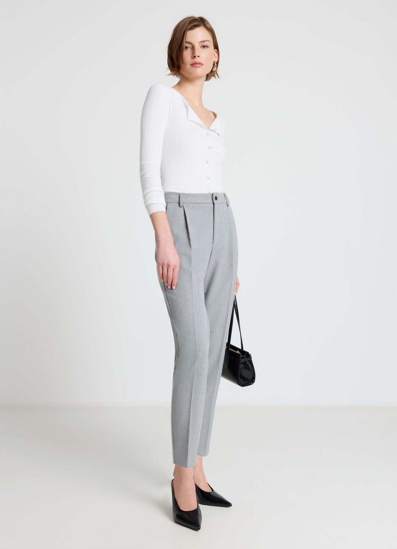 Pantaloni dritti con elastico posteriore