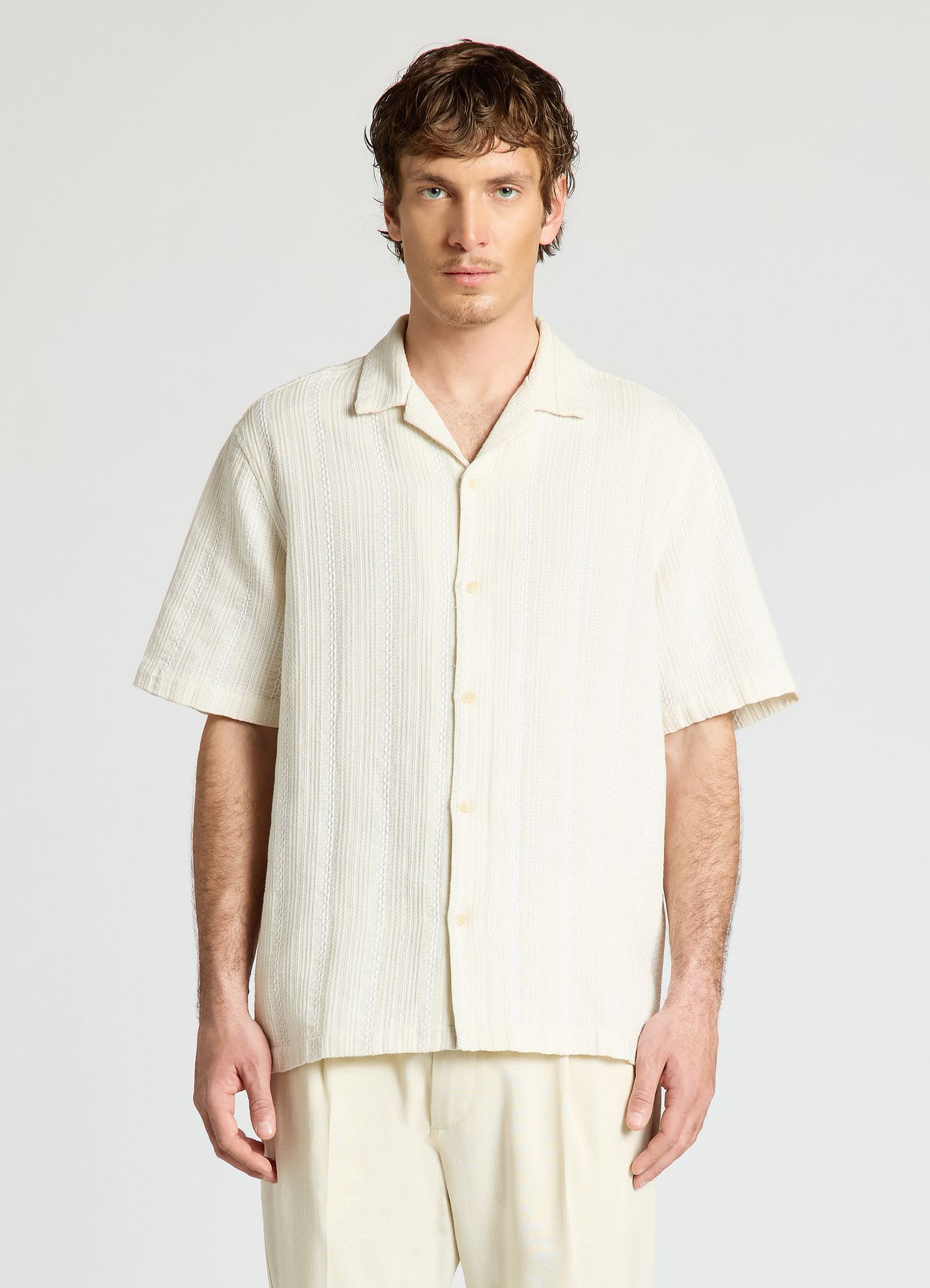 Camicia a maniche corte a righe con colletto a revers