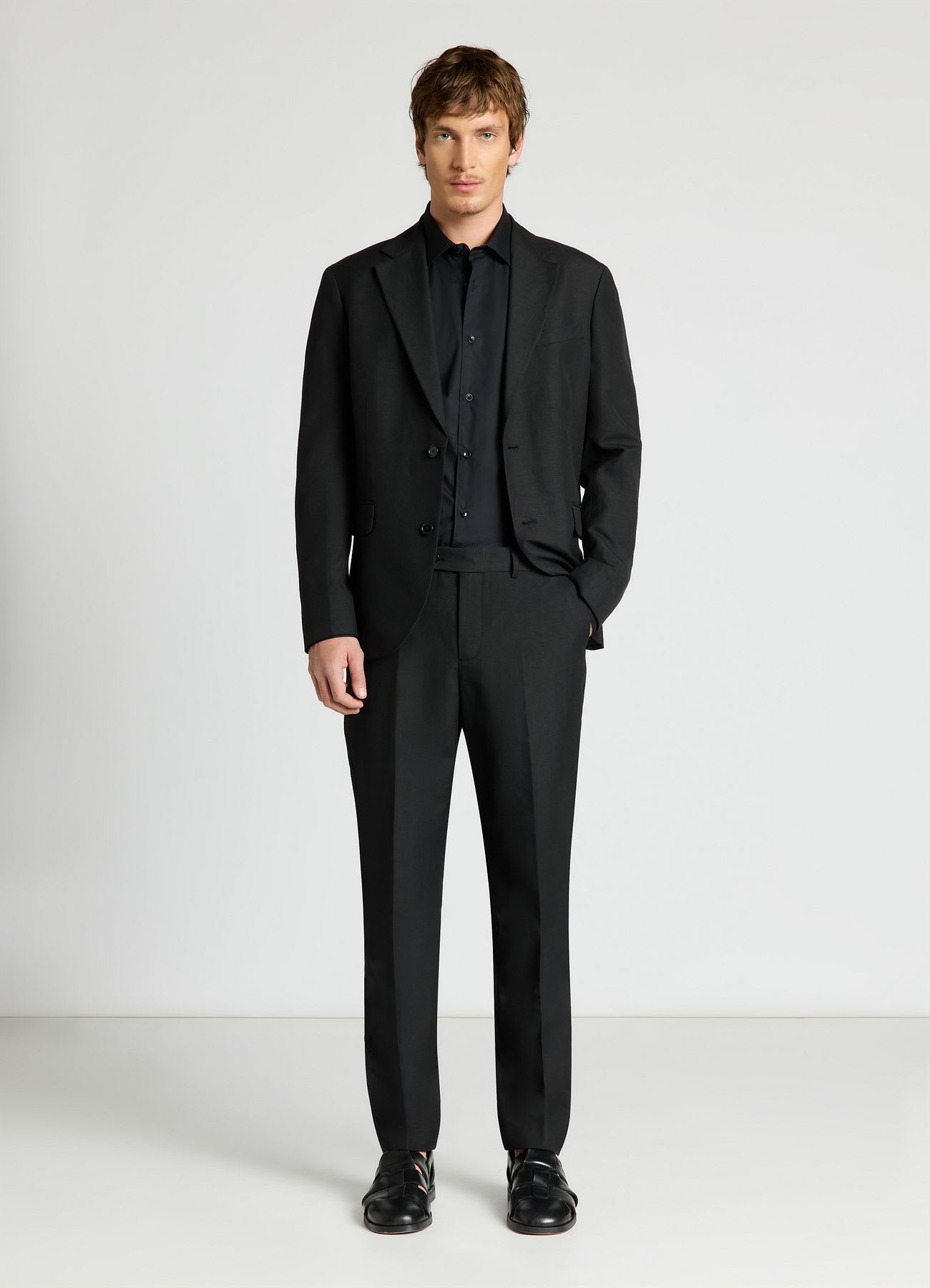 Pantaloni sartoriali con piega e tasche a filetto