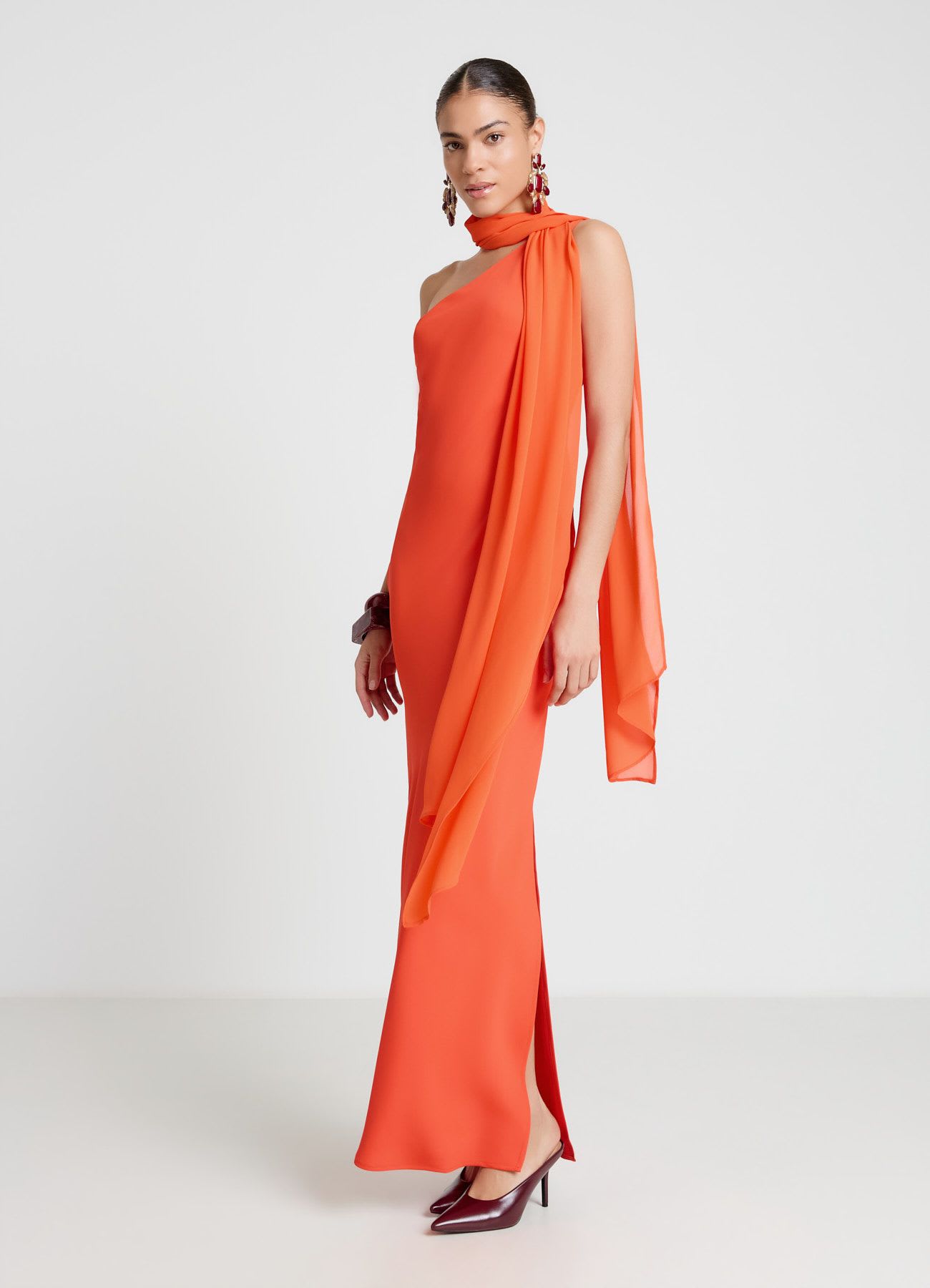 Vestito lungo monospalla con drappeggio