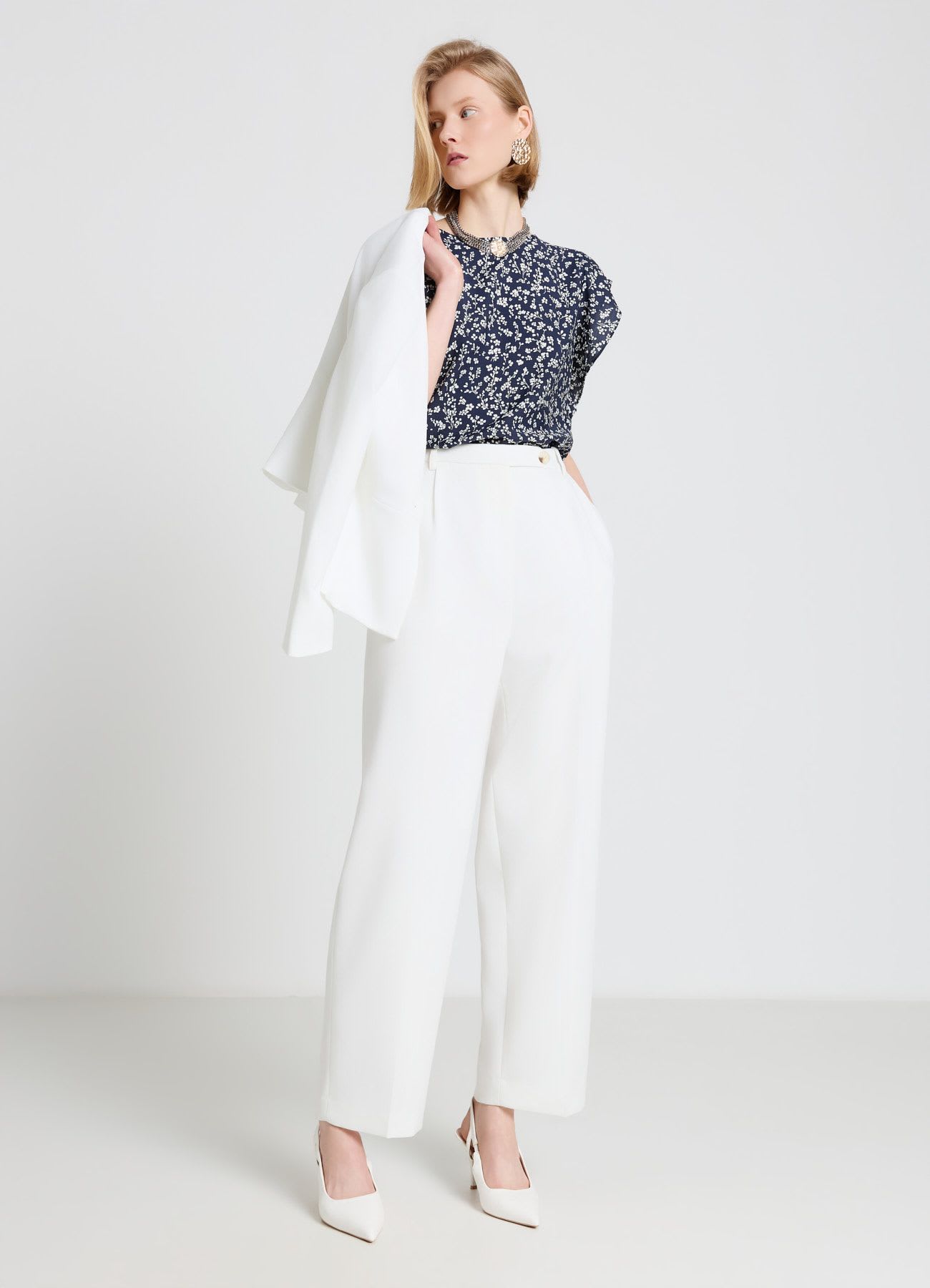 Blusa con maniche a rouche e stampa floreale