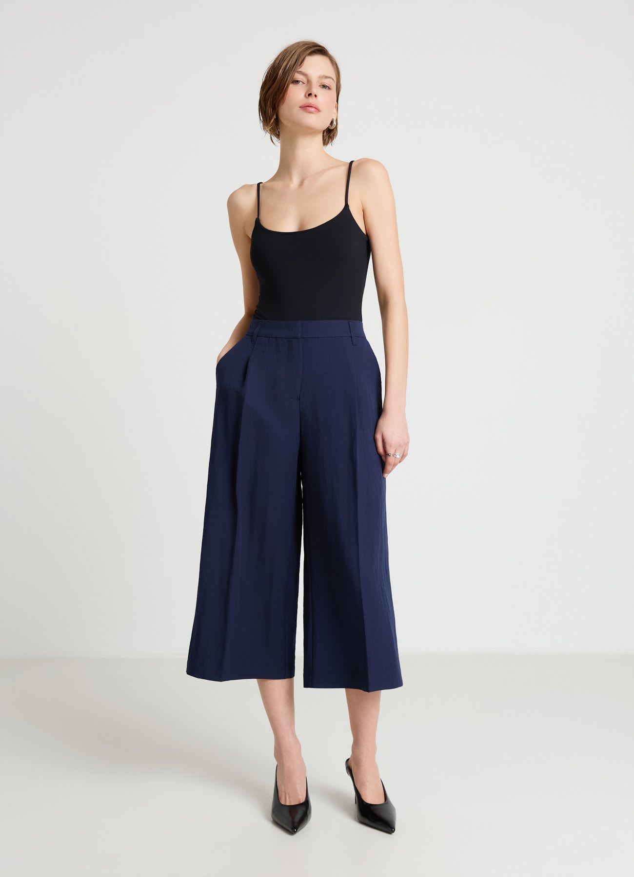 Pantaloni palazzo crop a tinta unita
