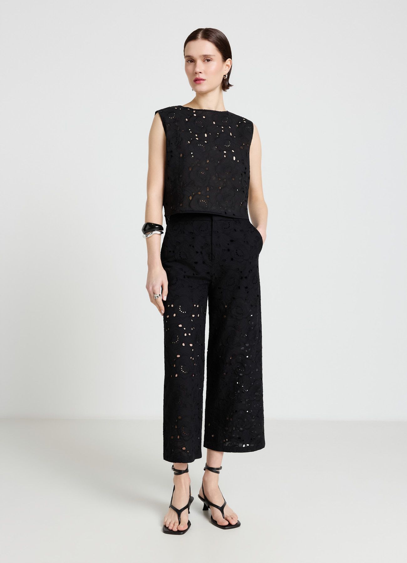 Pantaloni culotte in sangallo
