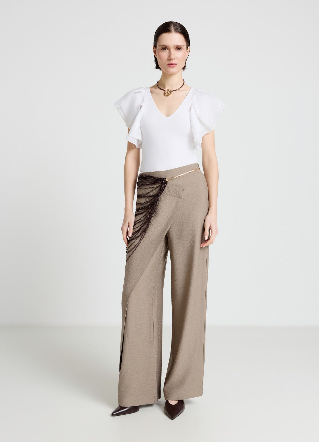 T-shirt con scollo a V e maniche a volant