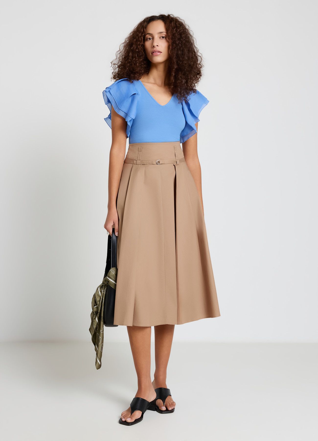 T-shirt con scollo a V e maniche a volant