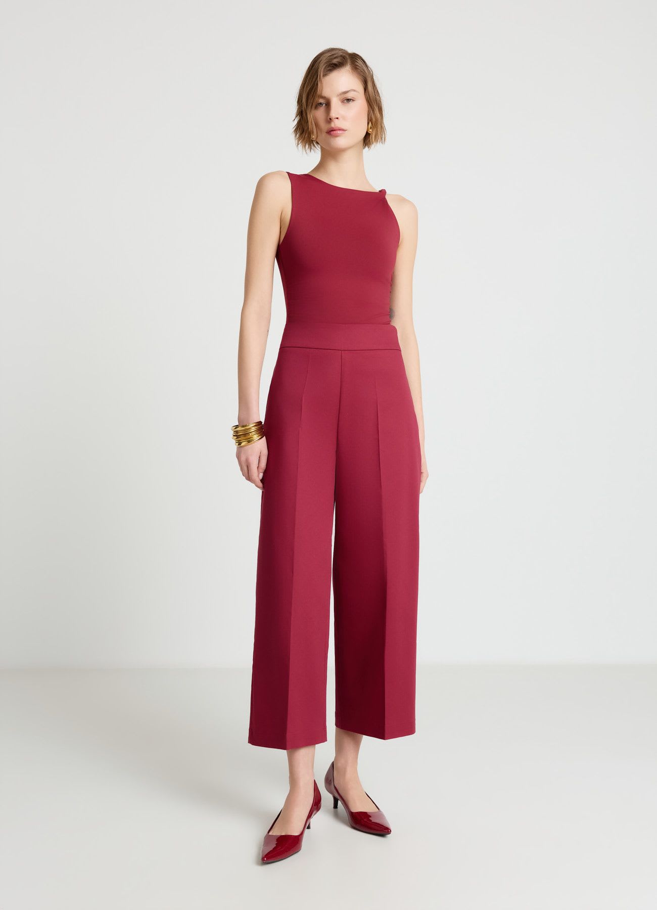 Top drappeggiato con nodo sulla spalla