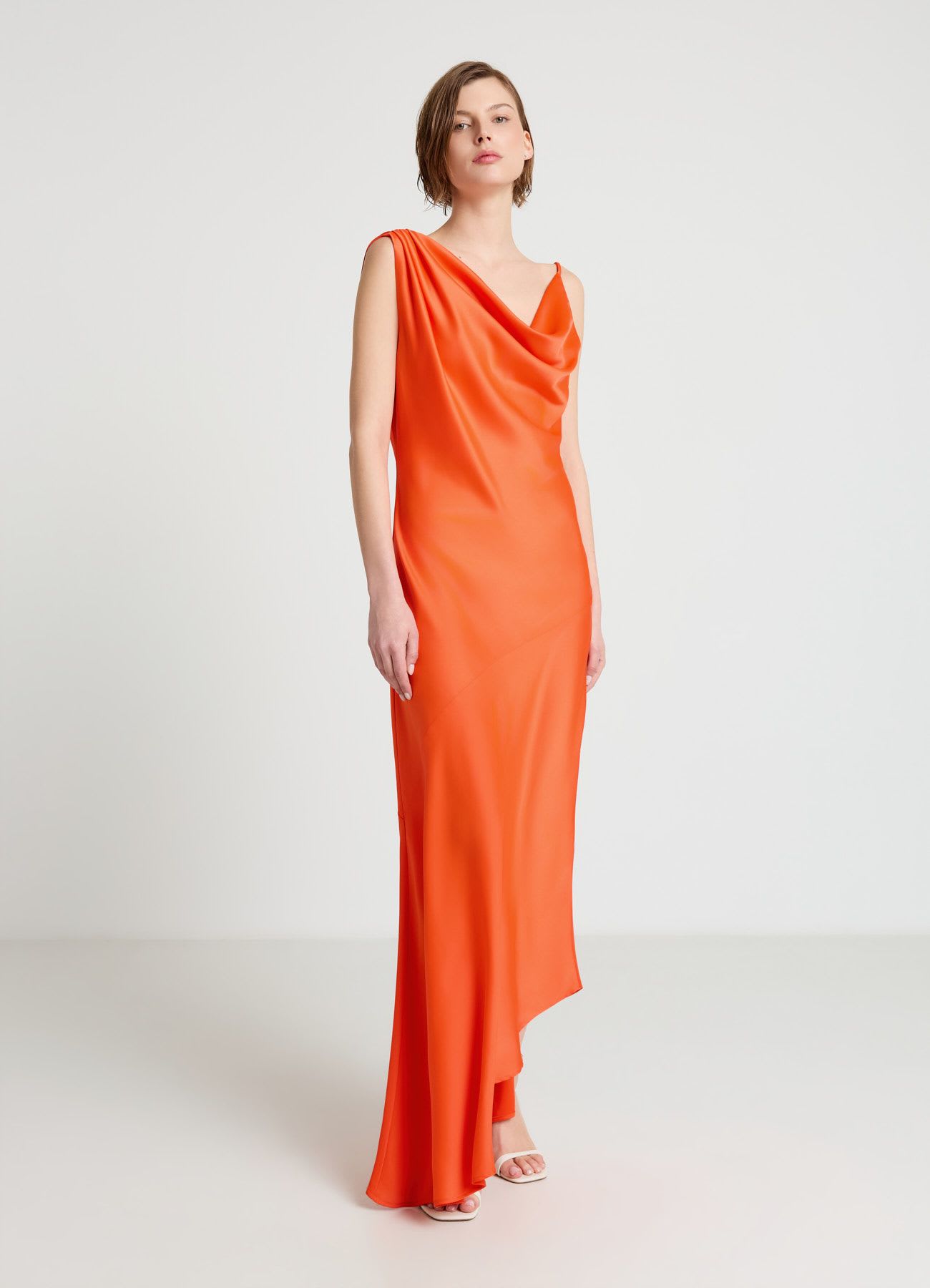 Vestito monospalla con scollo drappeggiato in similsatin