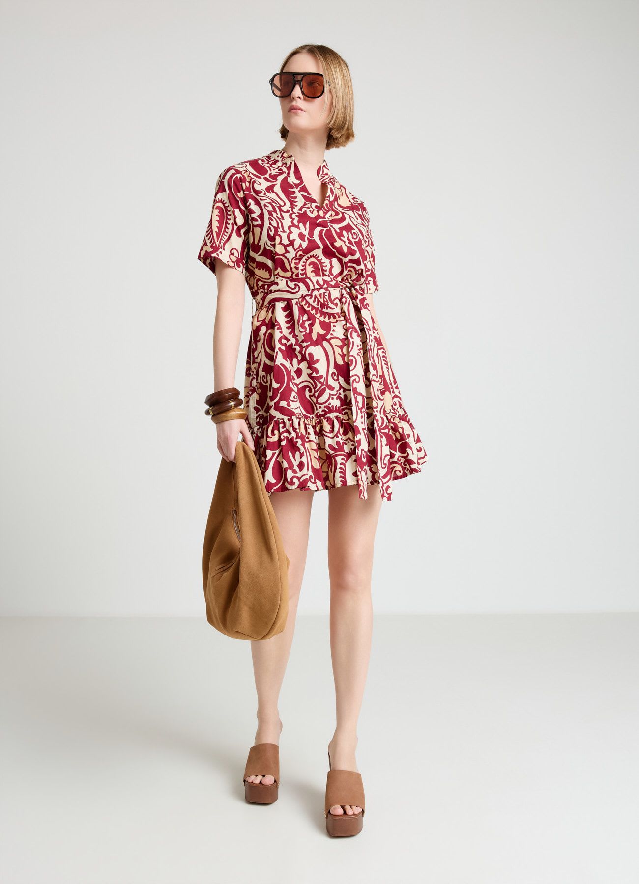 Abito con stampa paisley e balza
