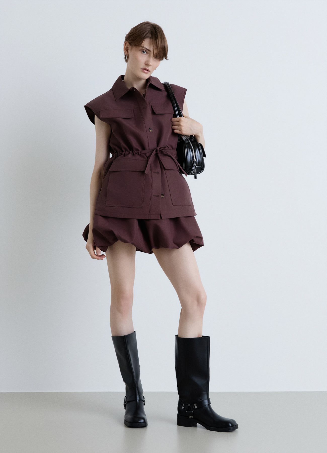 Gilet con tasche a patta e bottoni