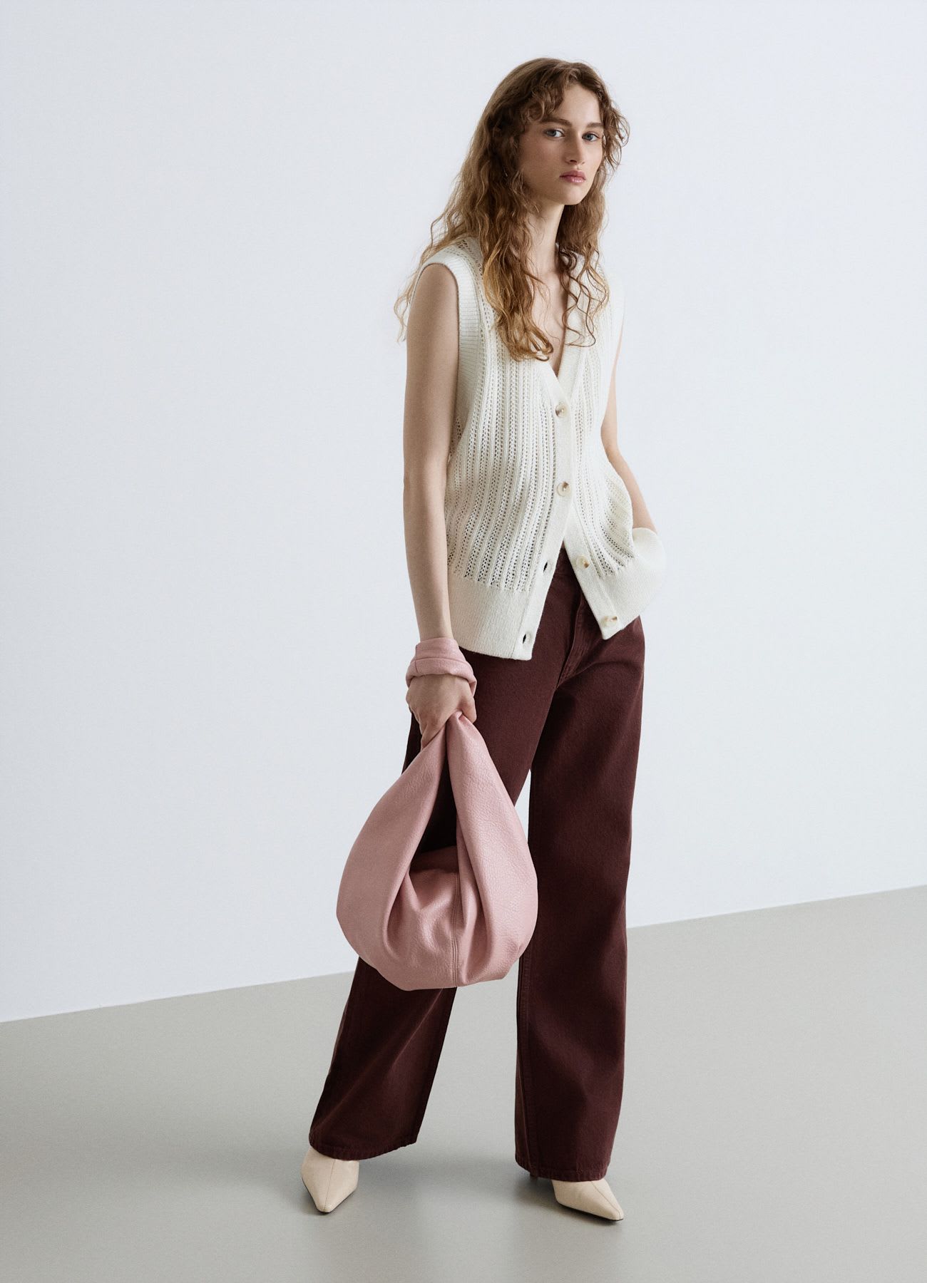 Gilet in maglia traforata con scollo a V