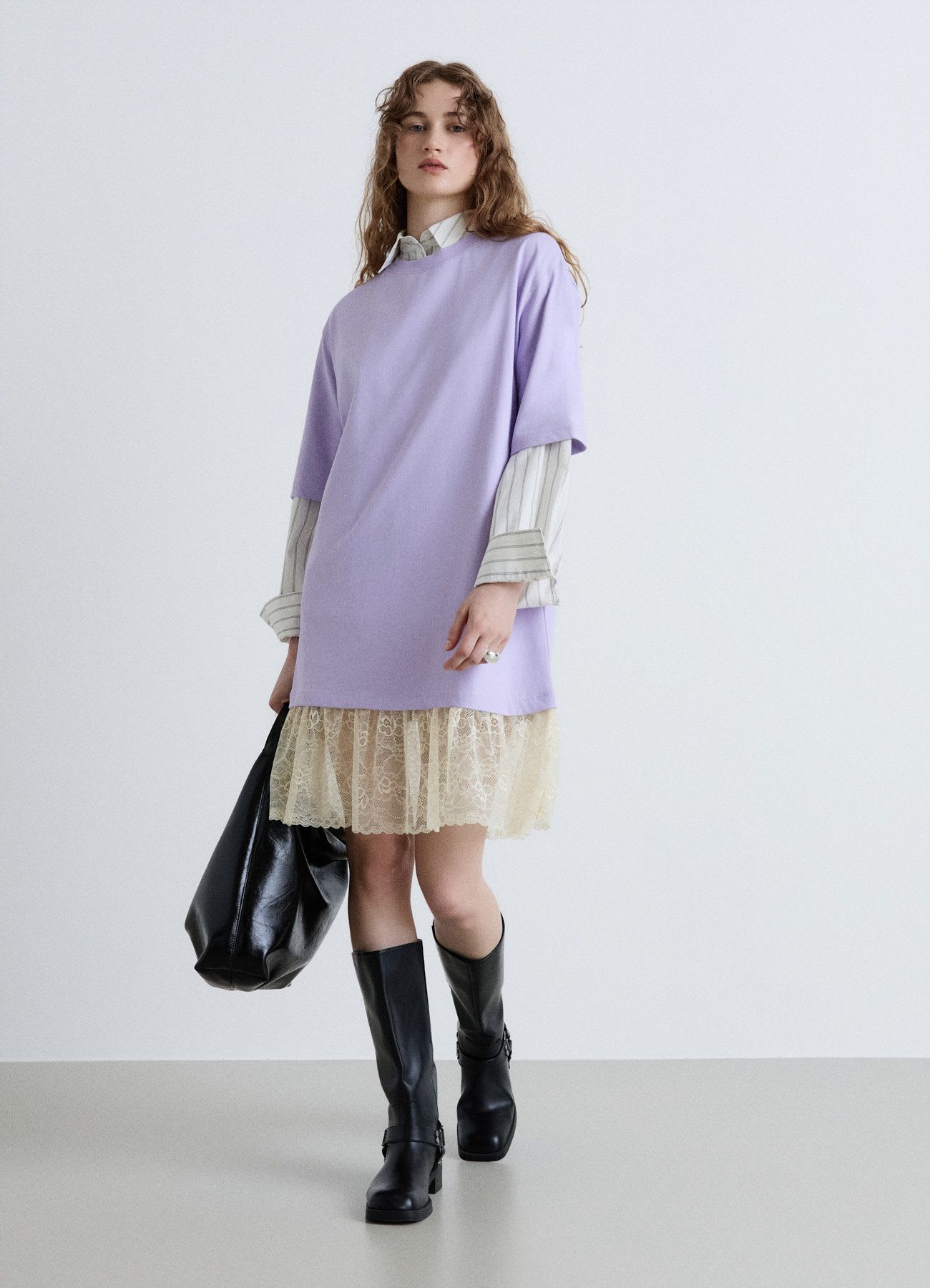 Vestito t-shirt con balza in pizzo
