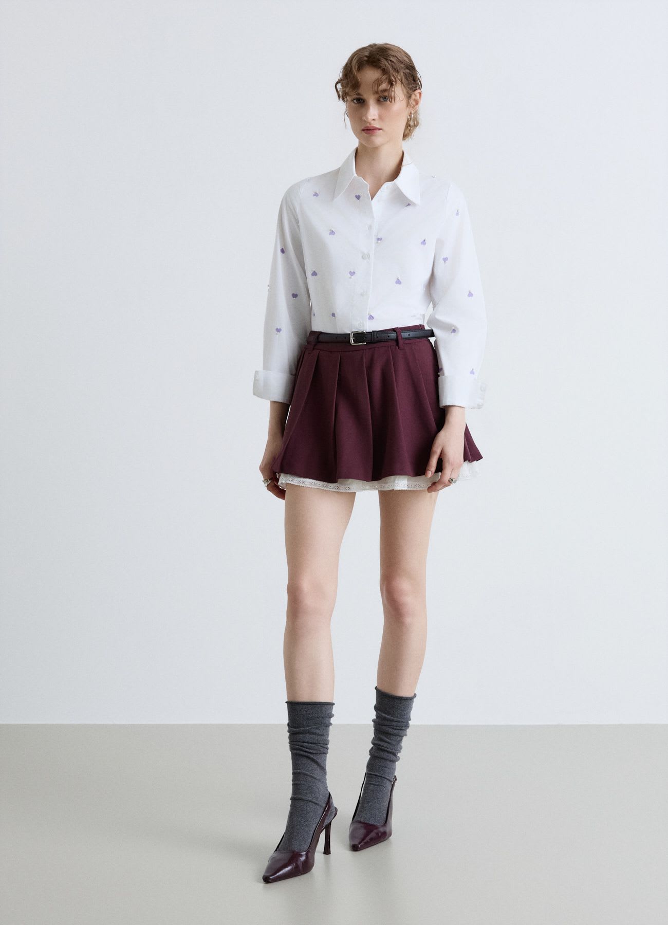 Camicia con cuoricini ricamati e perline