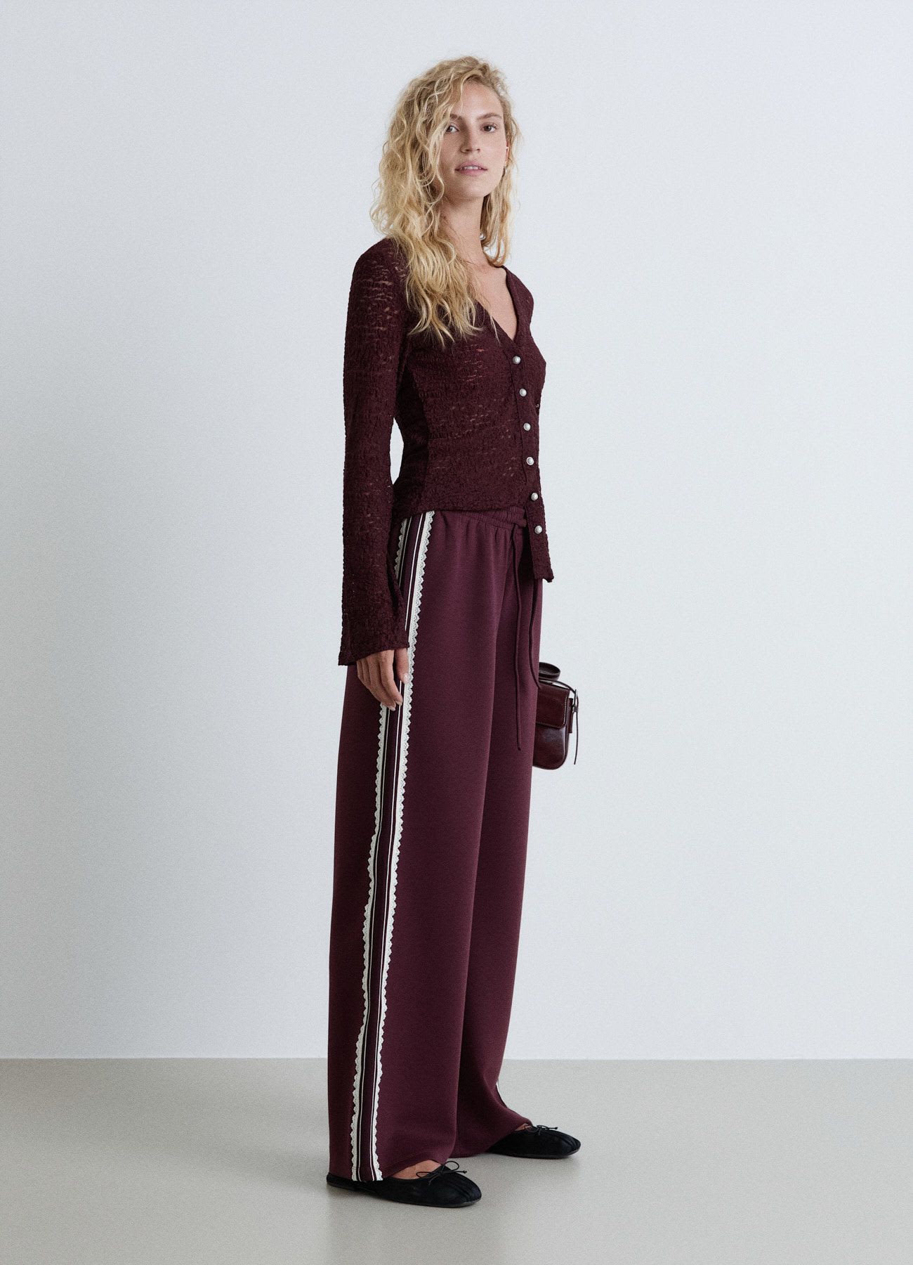 Pantaloni palazzo con coulisse e inserto in pizzo