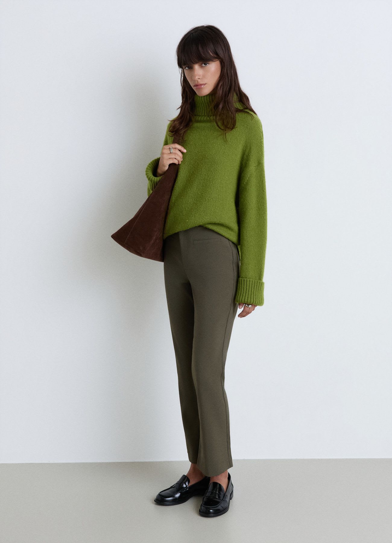 Pantaloni flare a tinta unita