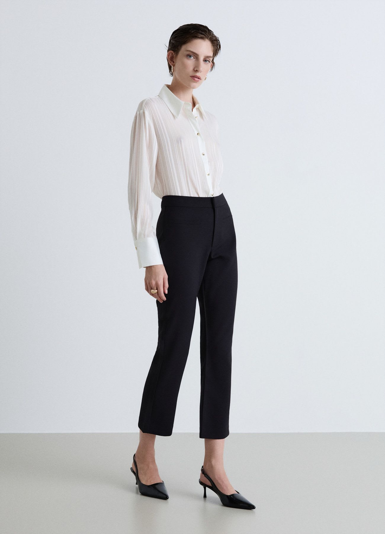 Pantaloni flare a tinta unita
