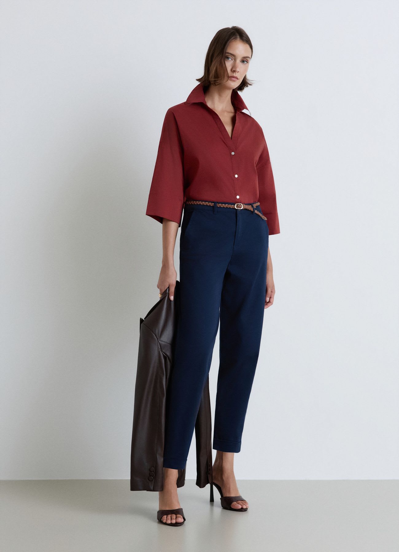 Pantaloni chino con cintura intrecciata