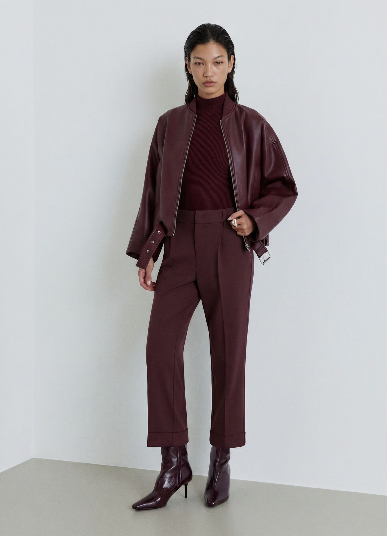 Pantaloni con elastico in vita e risvolto
