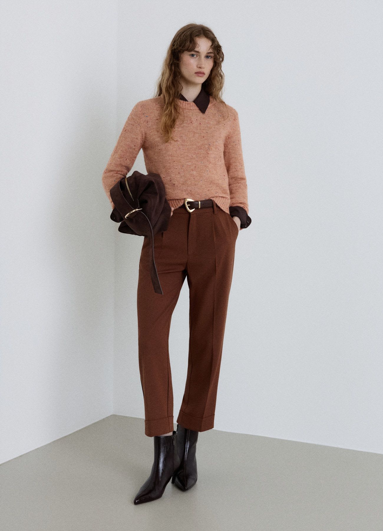 Pantaloni straight con vita elasticizzata e risvolto