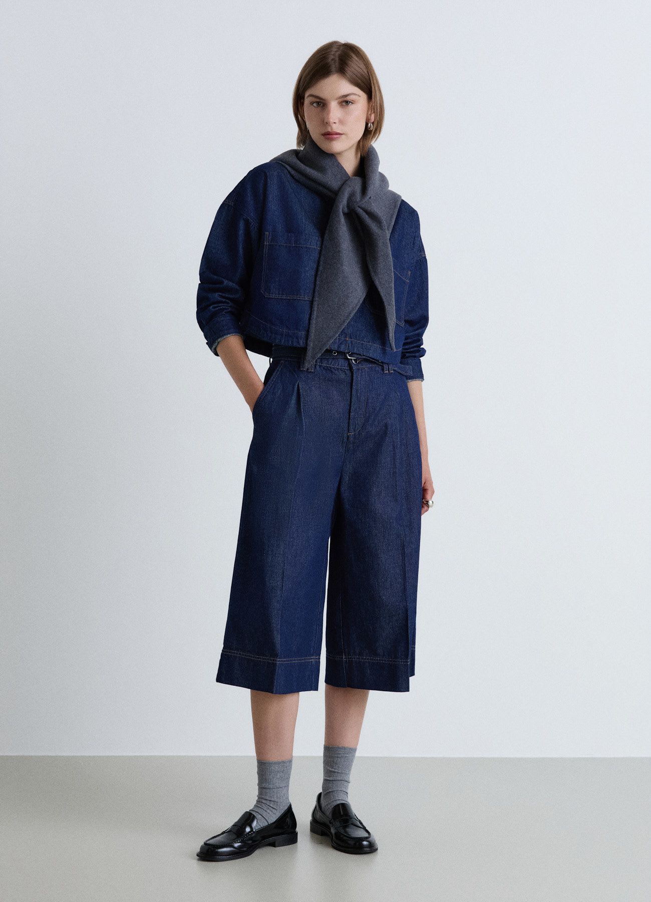 Bermuda in denim con pieghe