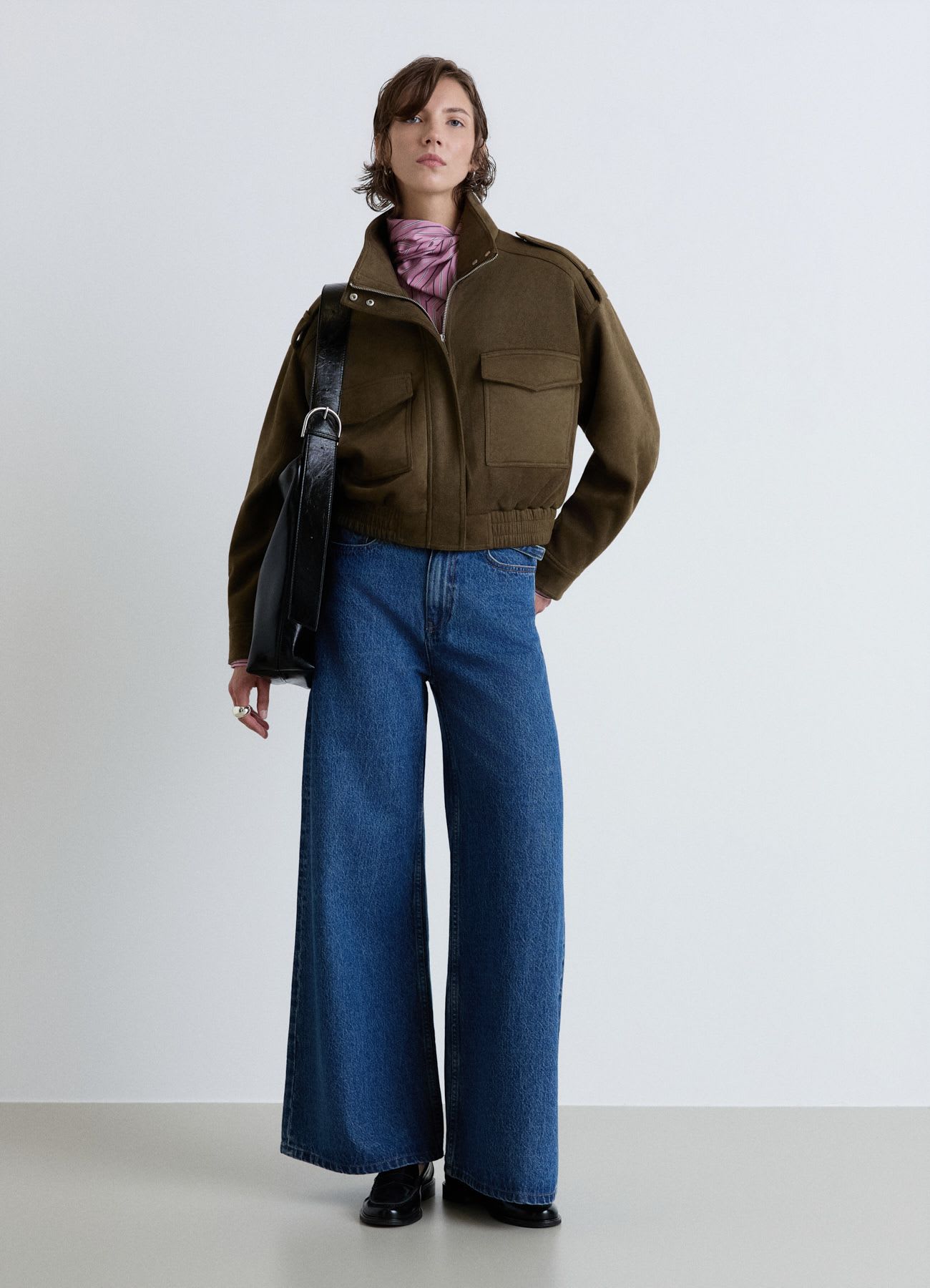 Bomber con tasche a pattina e colletto alto