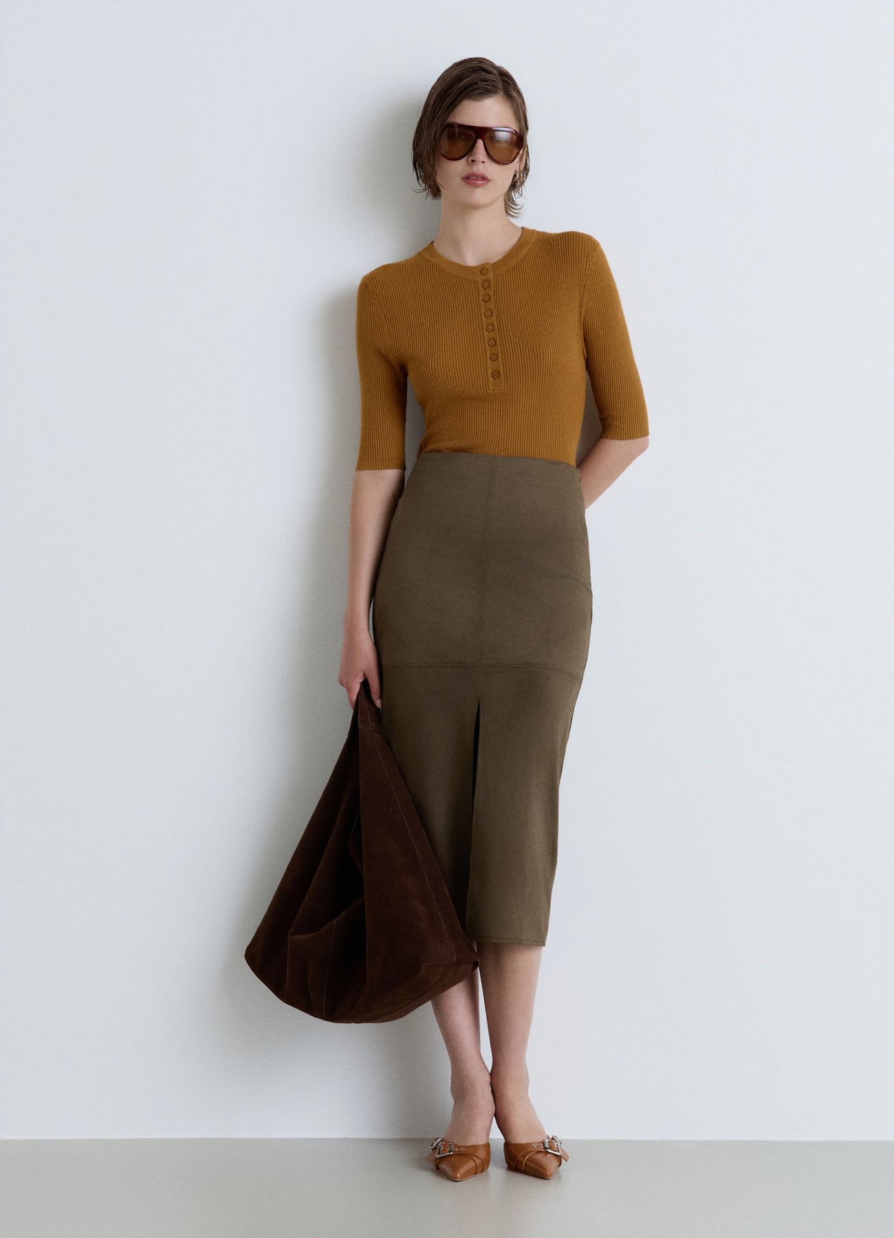 T-shirt a costine serafino con bottoni