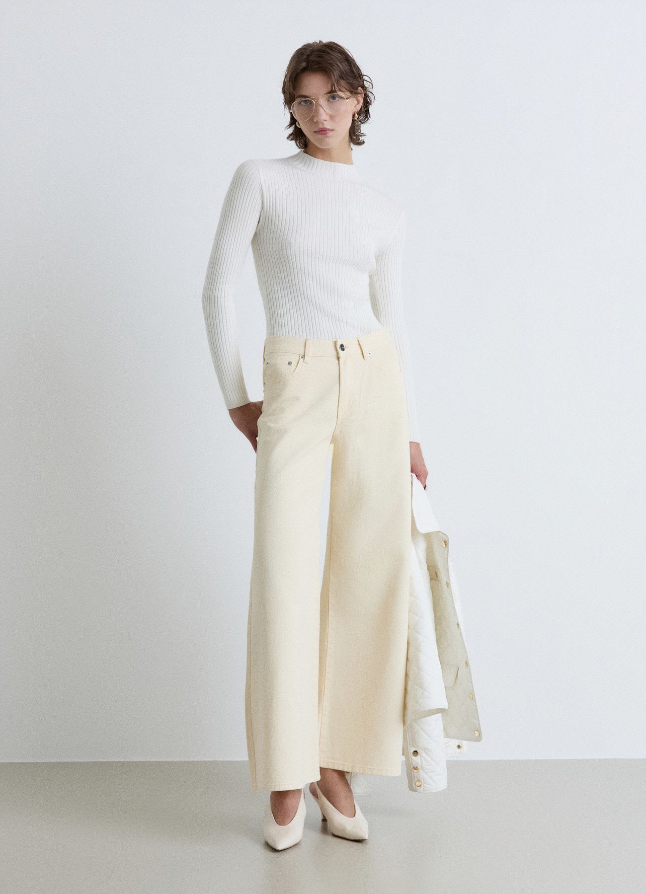 T-shirt a manica lunga a costine con collo alto